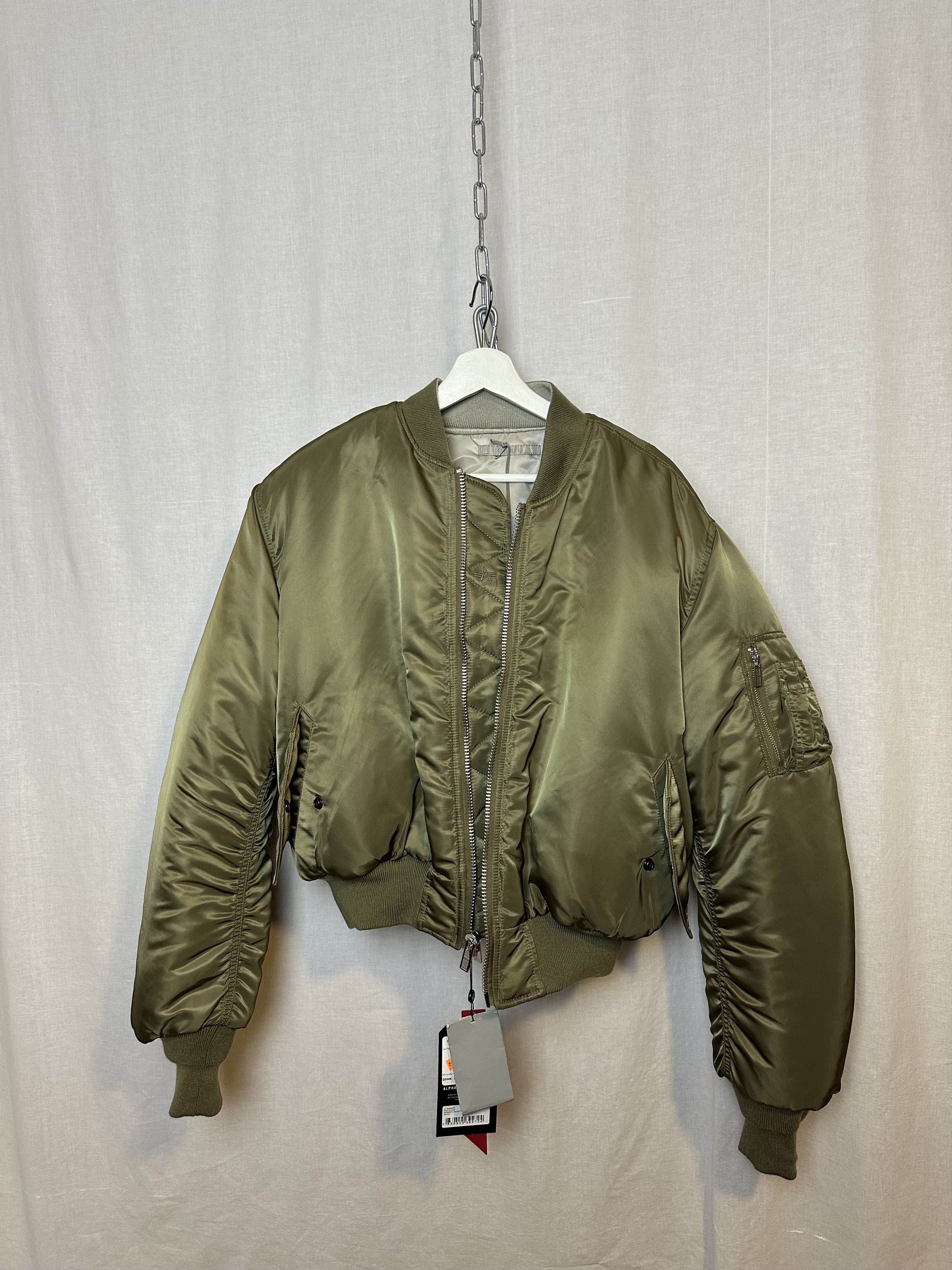Vetements BNWT padded shoulders barcode bomber Size US S / EU 44-46 / 1 - 2 Thumbnail