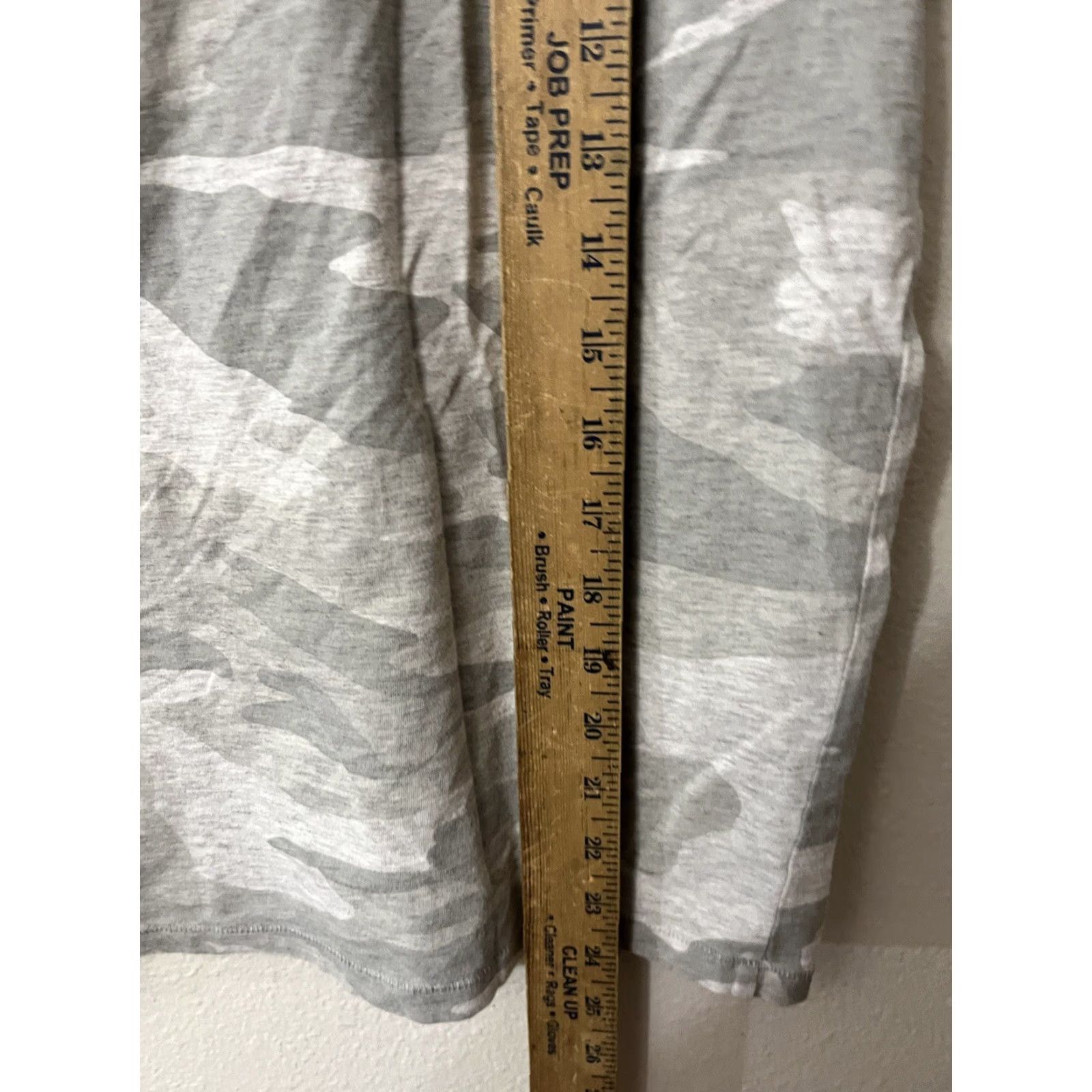 Splendid SPLENDID Women’s Cap Sleeve Crew Neck T-Shirt Large Gray Camo Shirt Womens L Gray Camouflage 90s? Size L / US 10 / IT 46 - 4 Thumbnail