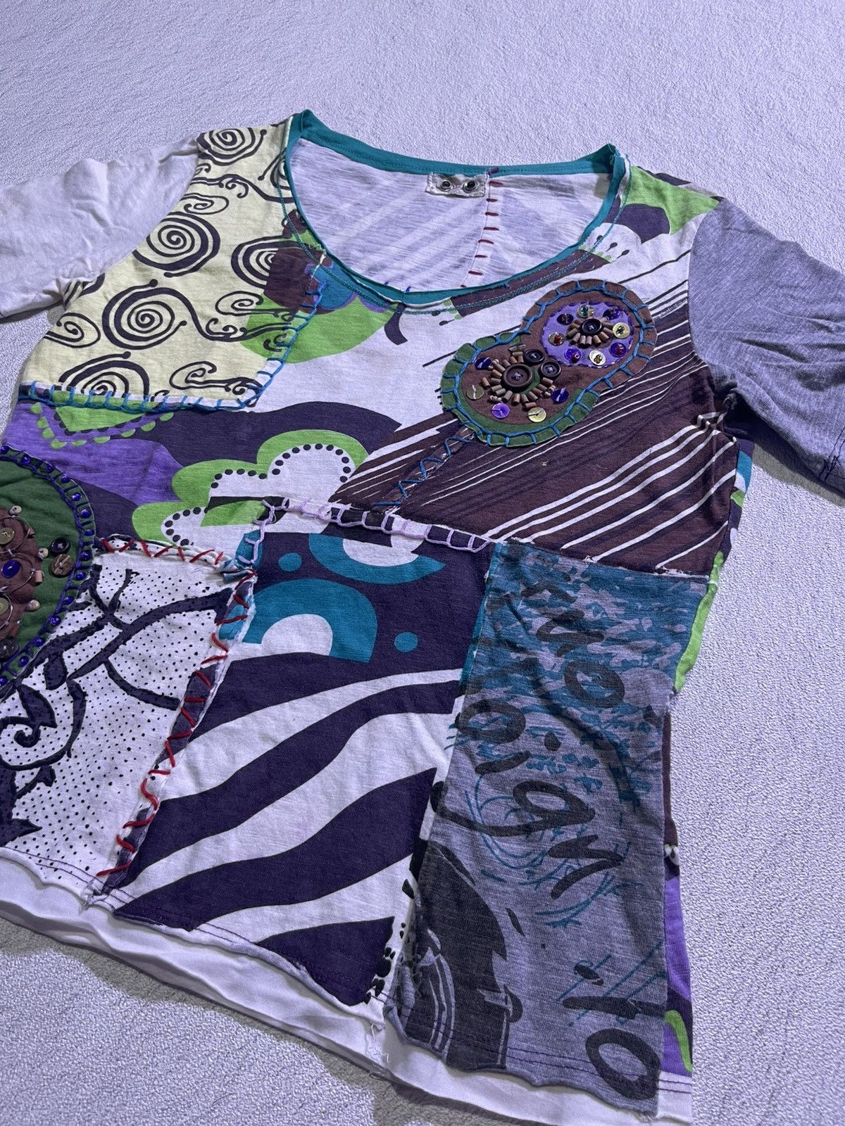 Japanese Brand Y2K APAISER women's short tshirt with embroidery motif rare Size S / US 4 / IT 40 - 3 Thumbnail