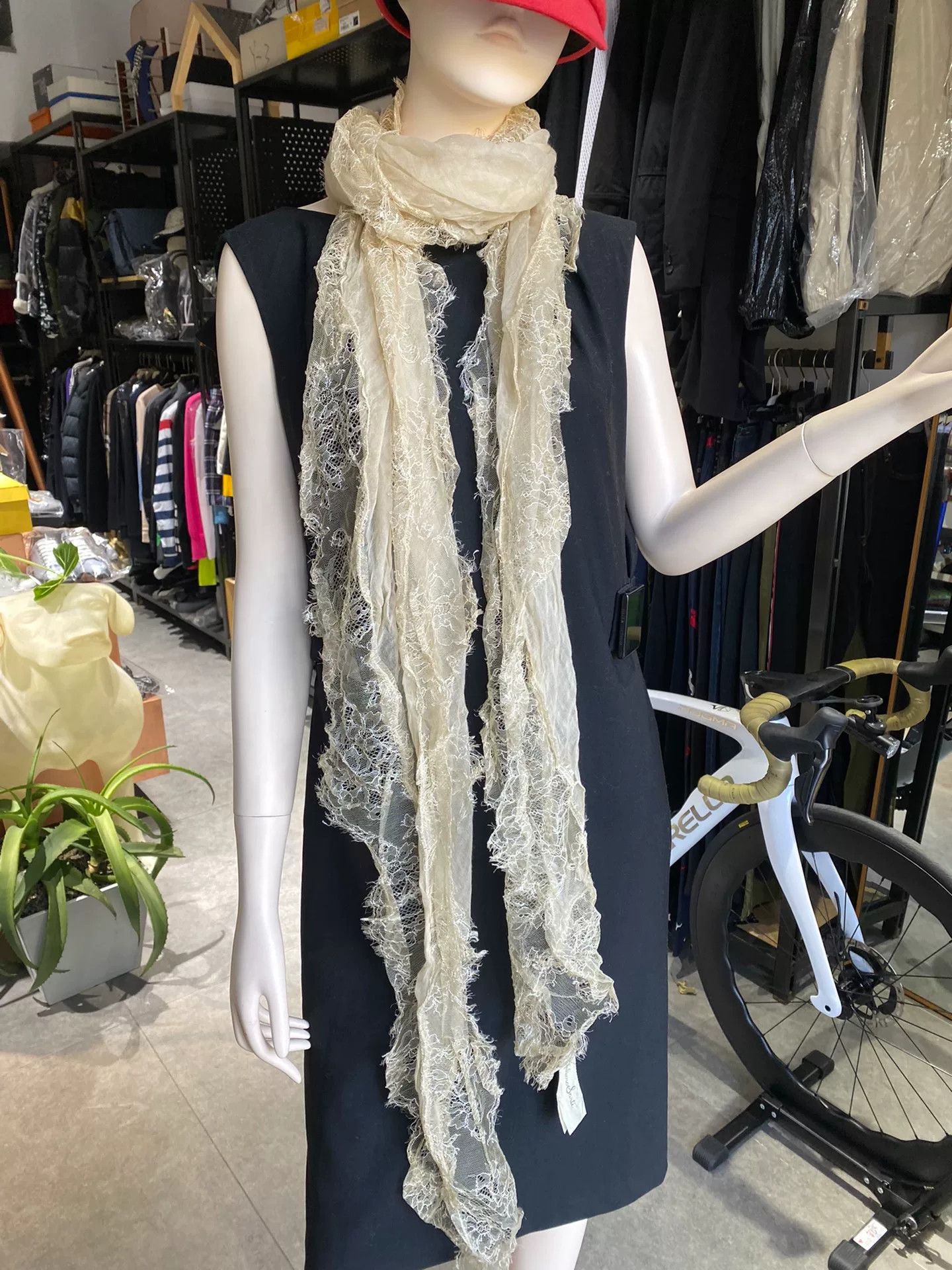 Faliero Sarti Faliero Sarti Women's Cashmere Lace Scarf Size ONE SIZE - 1 Thumbnail