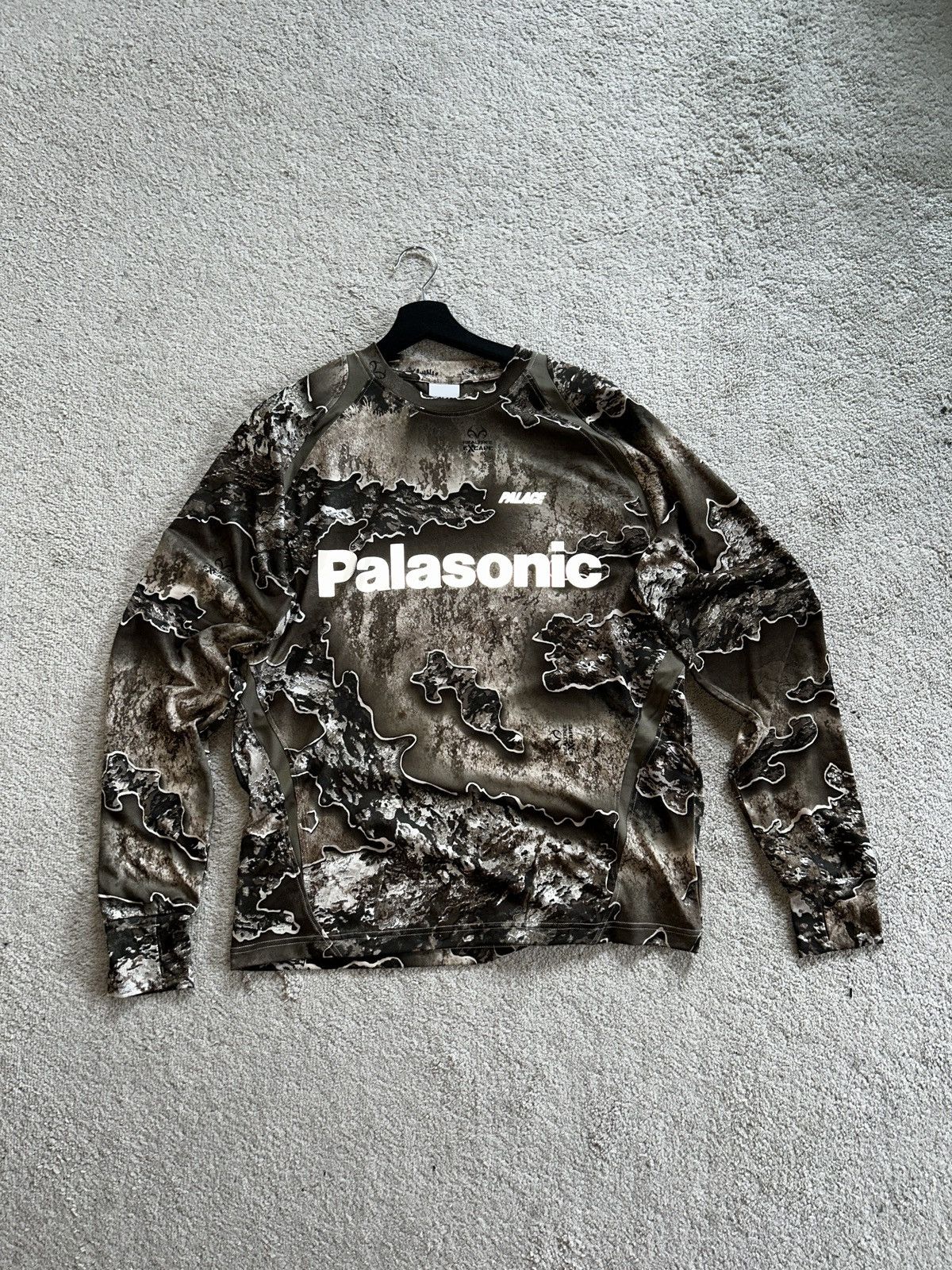 image of Outdoor Life x Palace Palasonic Trail Runner Long Sleve Realtree in Green, Men's (Size Medium)