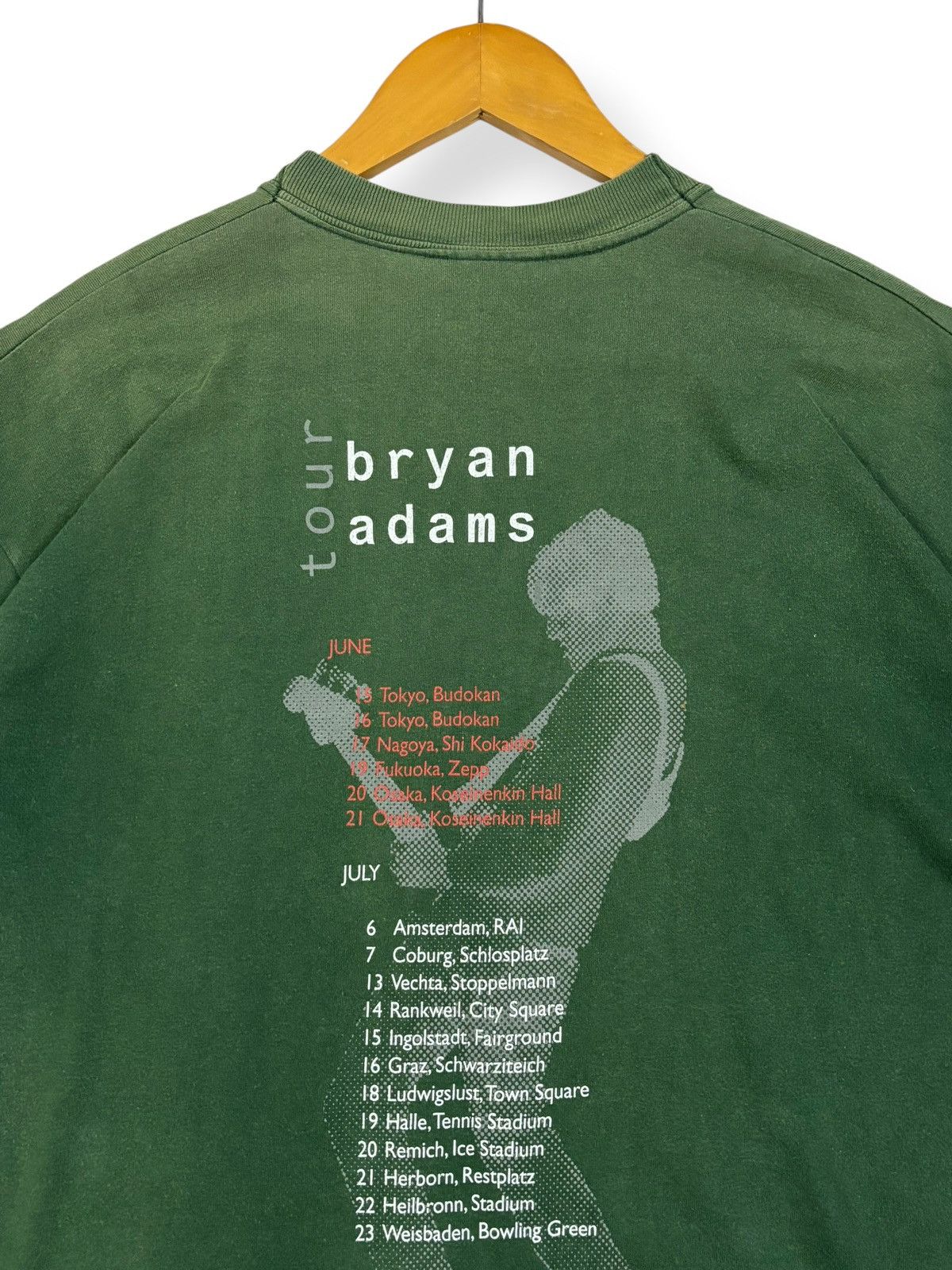 Fruit Of The Loom Vintage 1999 Screen Stars Bryan Adams Tour Faded T-shirt Size US M / EU 48-50 / 2 - 9 Thumbnail