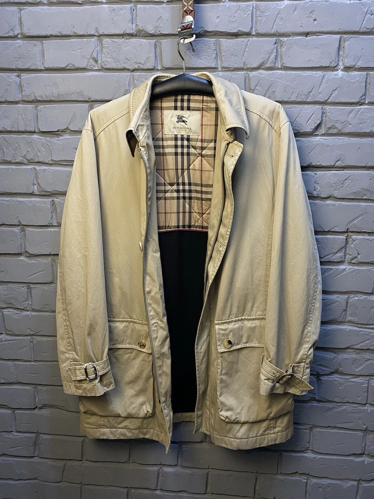 Burberry Vintage Burberry Beige Trench Coat Jacket Mens Size 52 Size US L / EU 52-54 / 3 - 1 Thumbnail