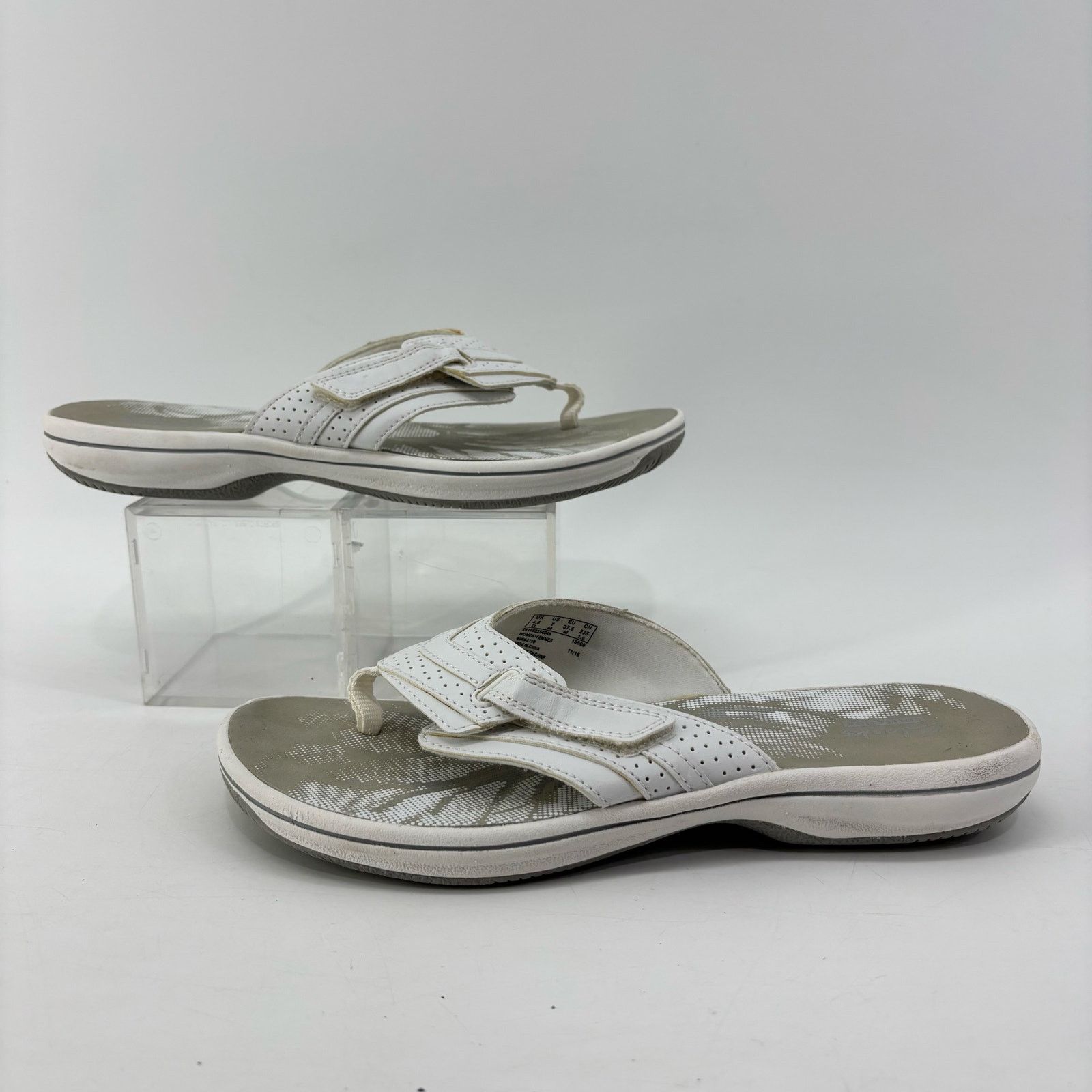 Clarks Clarks Womens Size 7 Breeze Sea Flip Flop Sandals White Size US 7 / IT 37 - 4 Thumbnail