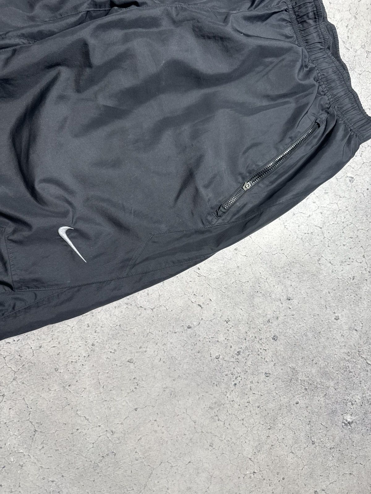 Nike Nike Nylon Track Pants Baggy Drill Swoosh Y2K Black Size US 34 / EU 50 - 4 Thumbnail