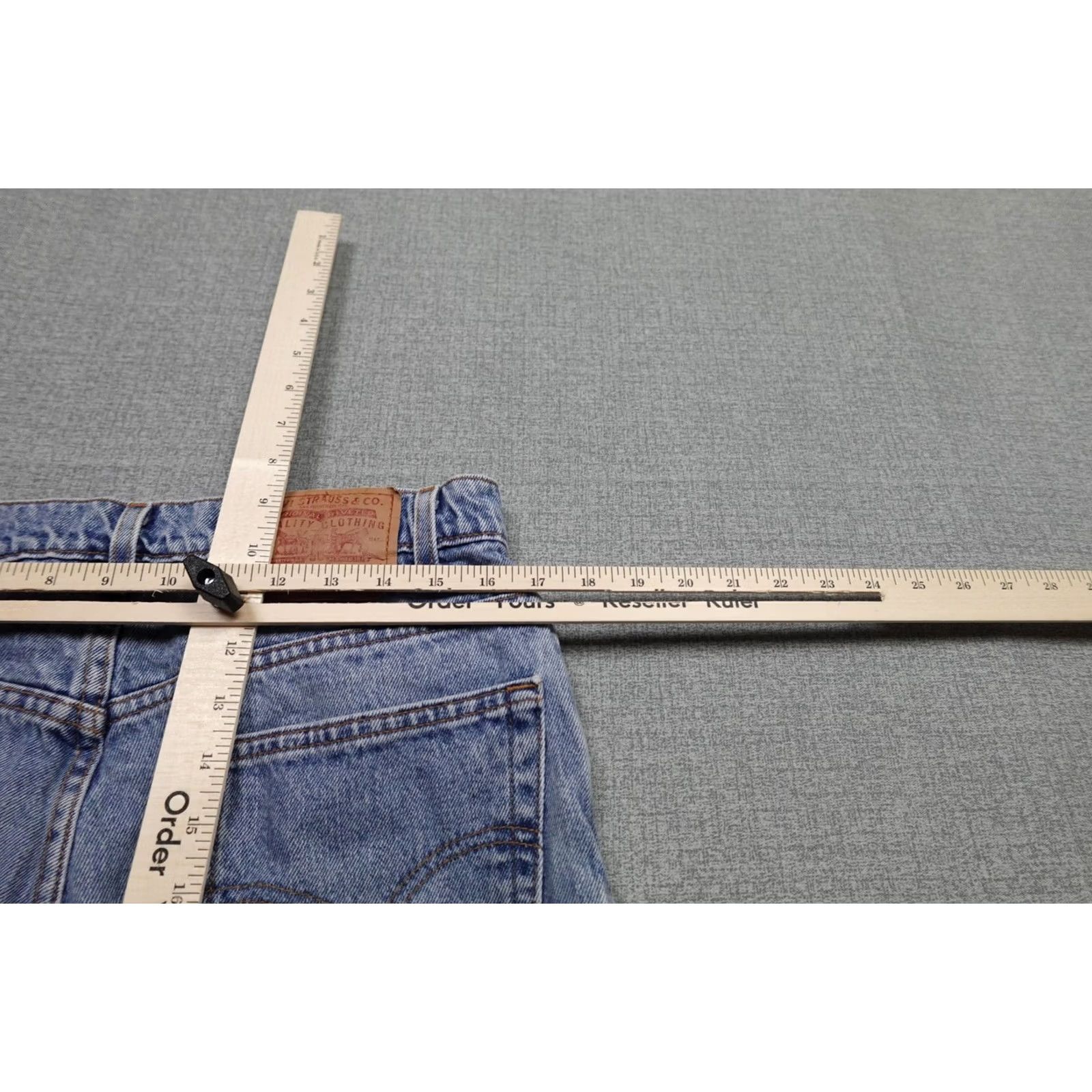 Levi's Vintage Levi's 560 Loose Fit Jeans Mens 34x34 Light Wash Denim Baggy Blue Light Wash Denim Jeans 560 Medium Mens Size US 34 / EU 50 - 7 Thumbnail