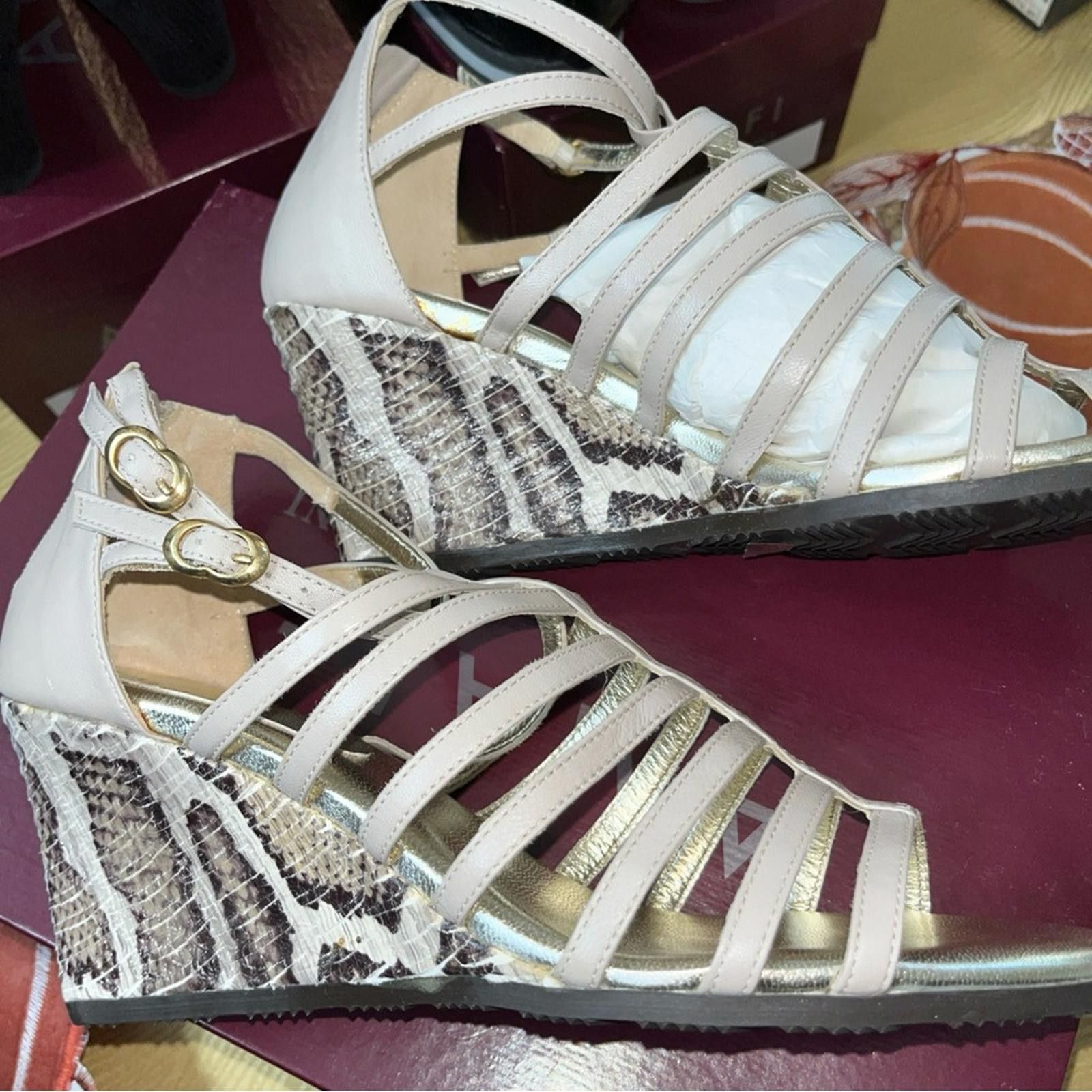 Other Rangoni Women's Strappy Cream and Gold Sandals Size US 8 / IT 38 - 2 Thumbnail