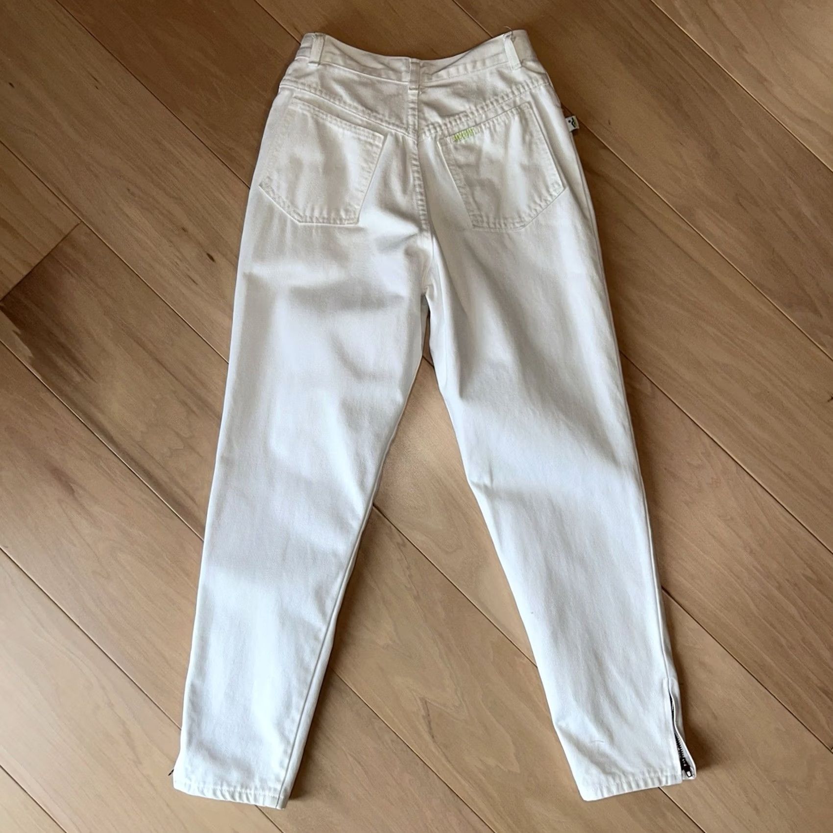 Vintage VINTAGE Sasson White Denim Jeans Zip Ankle High Waisted Womens 6 24 Waist 27 Inseam 1980s Art Deco Glass White Jeans Size 42" / US 20 - 2 Thumbnail