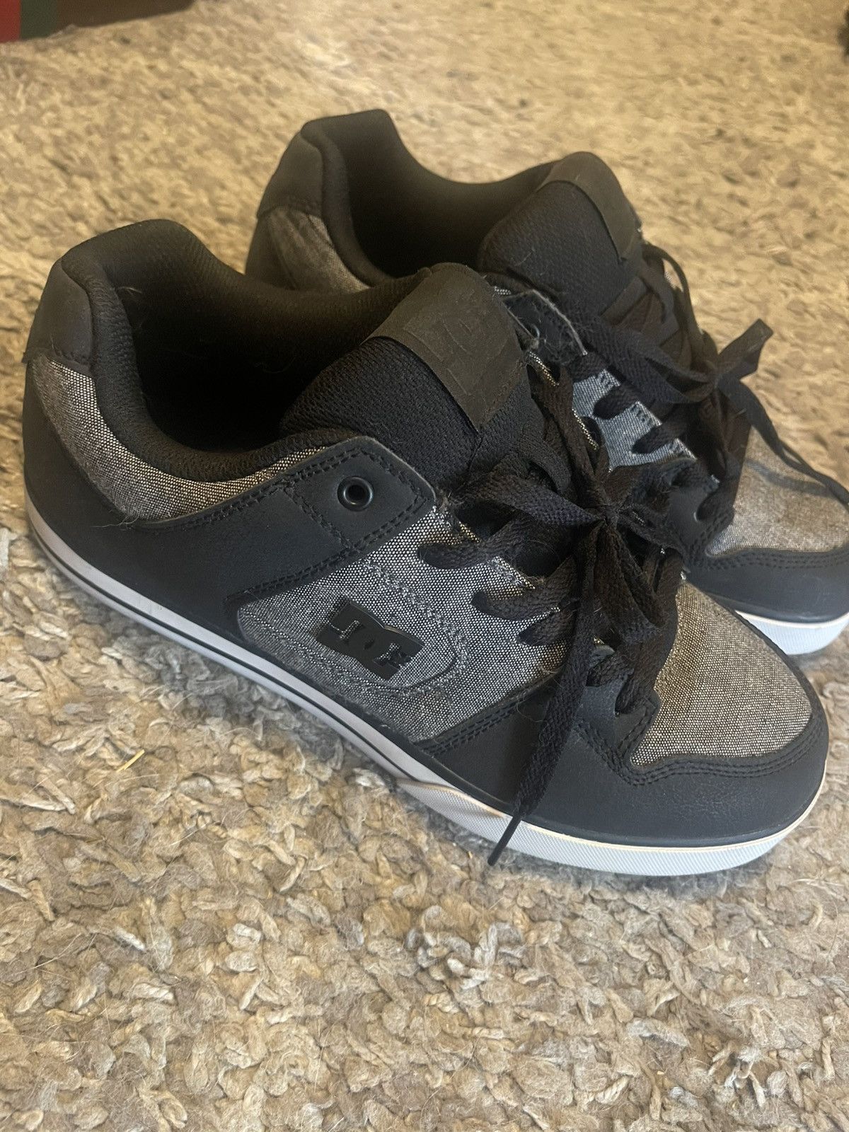 DC DC Skate Shoes Size US 11 / EU 44 - 1 Thumbnail