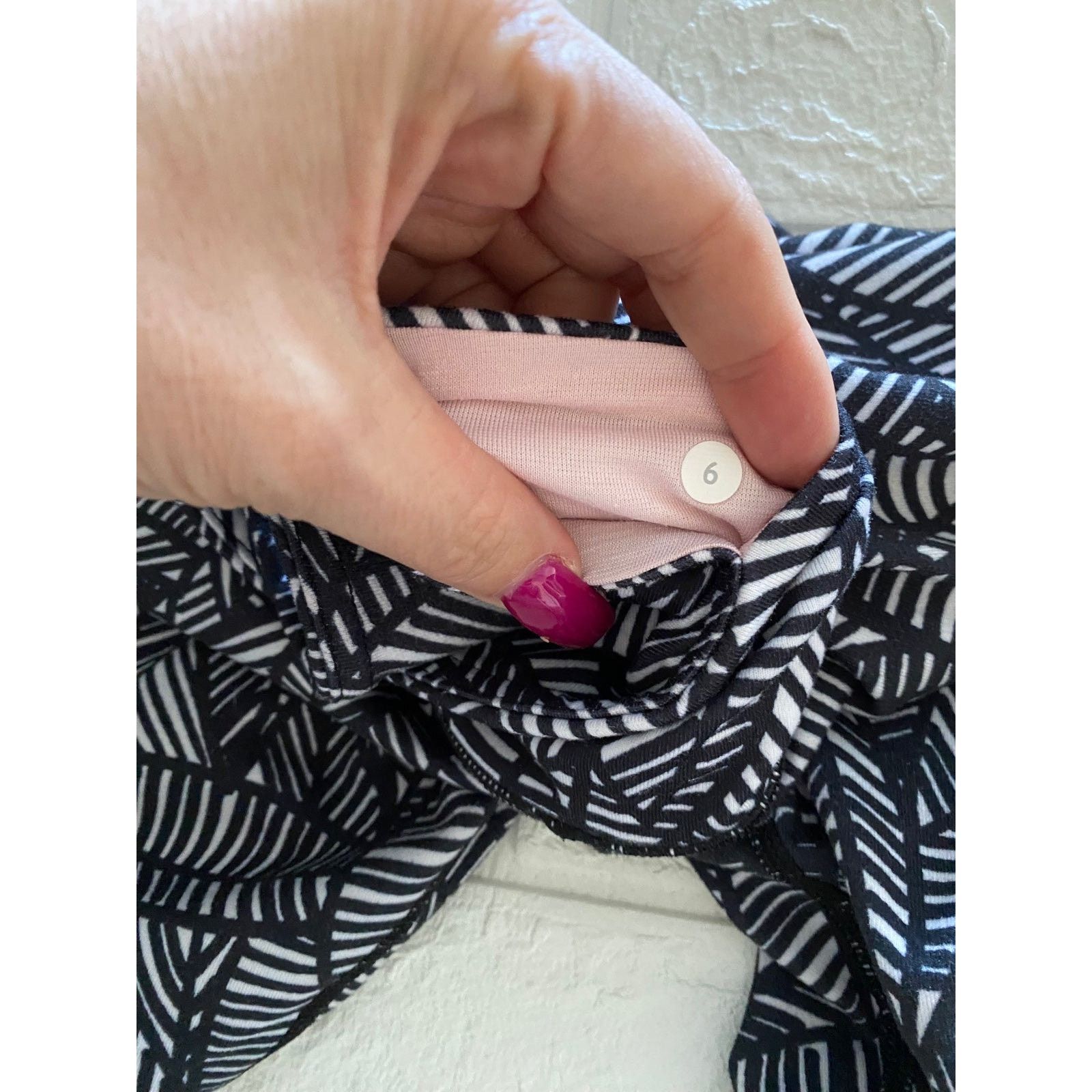 Lululemon Lululemon legging size 6 white and Black Size 28" / US 6 / IT 42 - 5 Thumbnail
