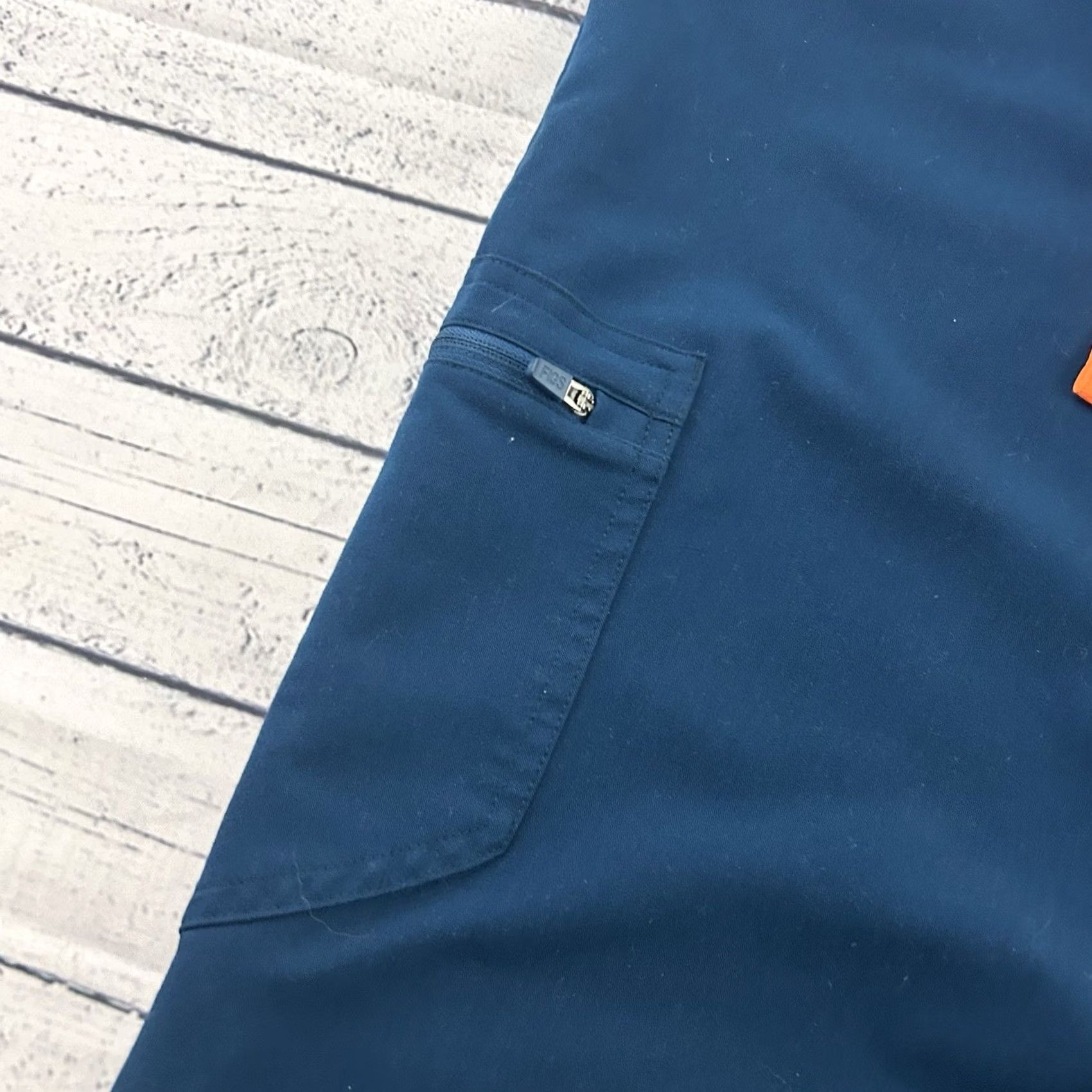 Vintage FIGS Zamora Jogger Scrubs Women's Small Blue Orange Pants Design FIGS Technical Collection Jogger Scrubs Womens Small Blue Orange Size 28" / US 6 / IT 42 - 3 Thumbnail