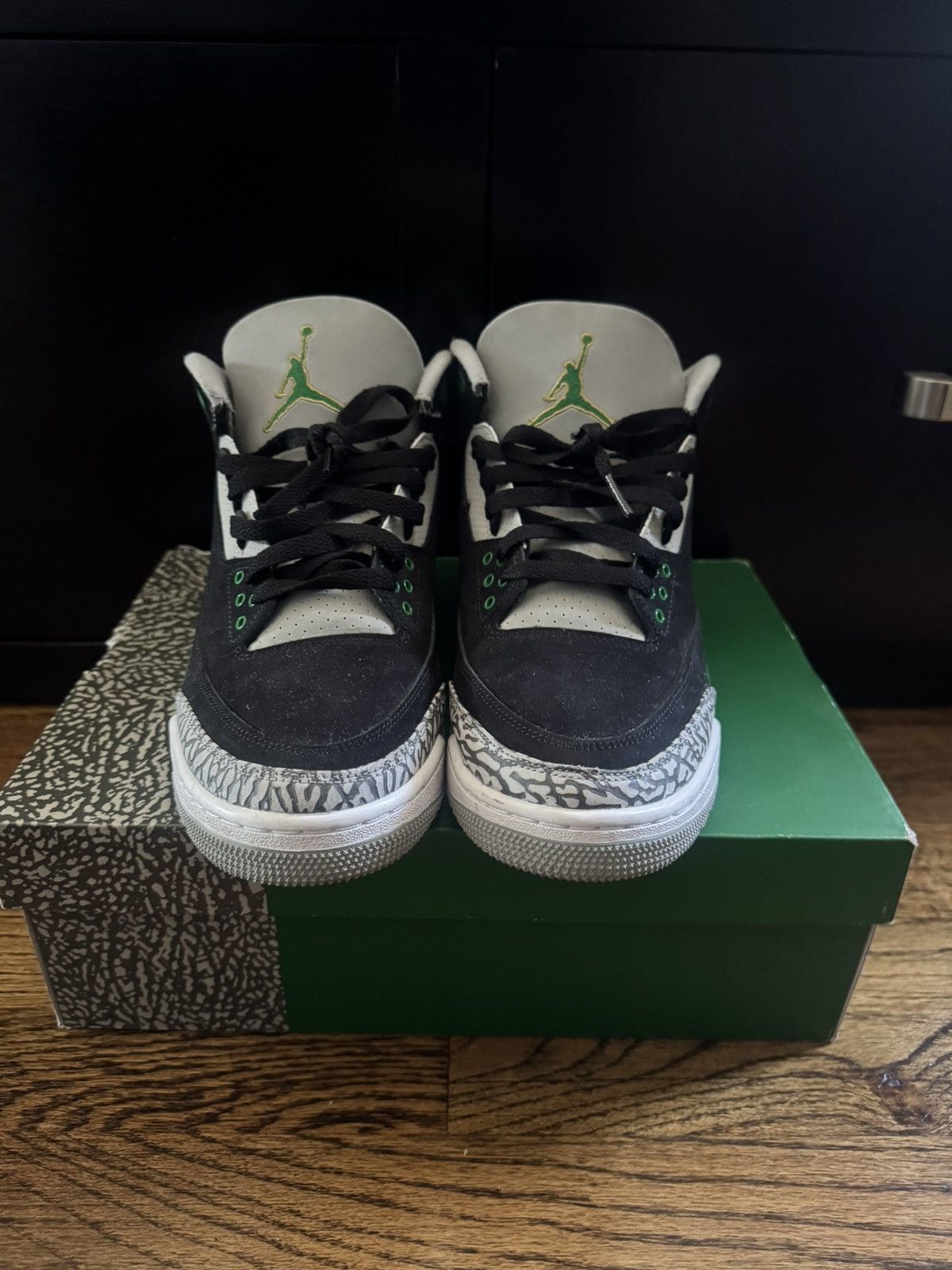 Jordan Brand Air Jordan 3 Retro 'Pine Green' Size US 10 / EU 43 - 4 Thumbnail