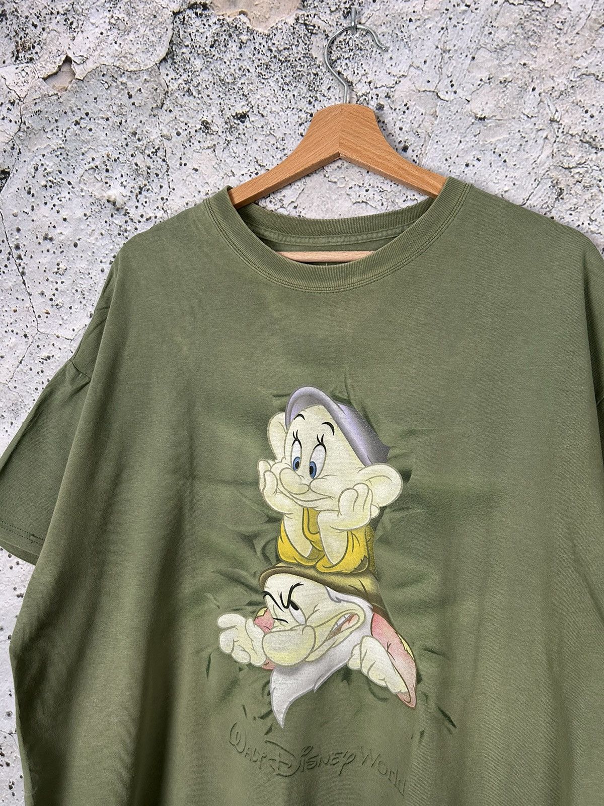 Disney × Vintage Vintage Disney Snow White and Dwarfs 90s Graphic Tee Size US L / EU 52-54 / 3 - 3 Thumbnail