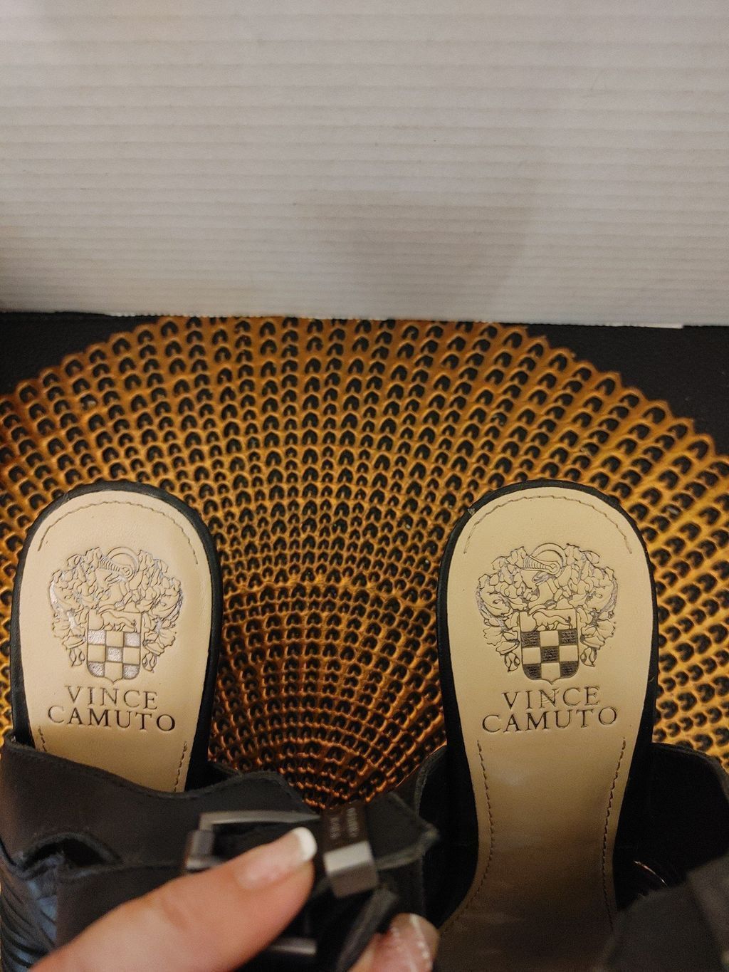 Vince Camuto Vince Camuto size 9M Size US 9 / IT 39 - 3 Thumbnail