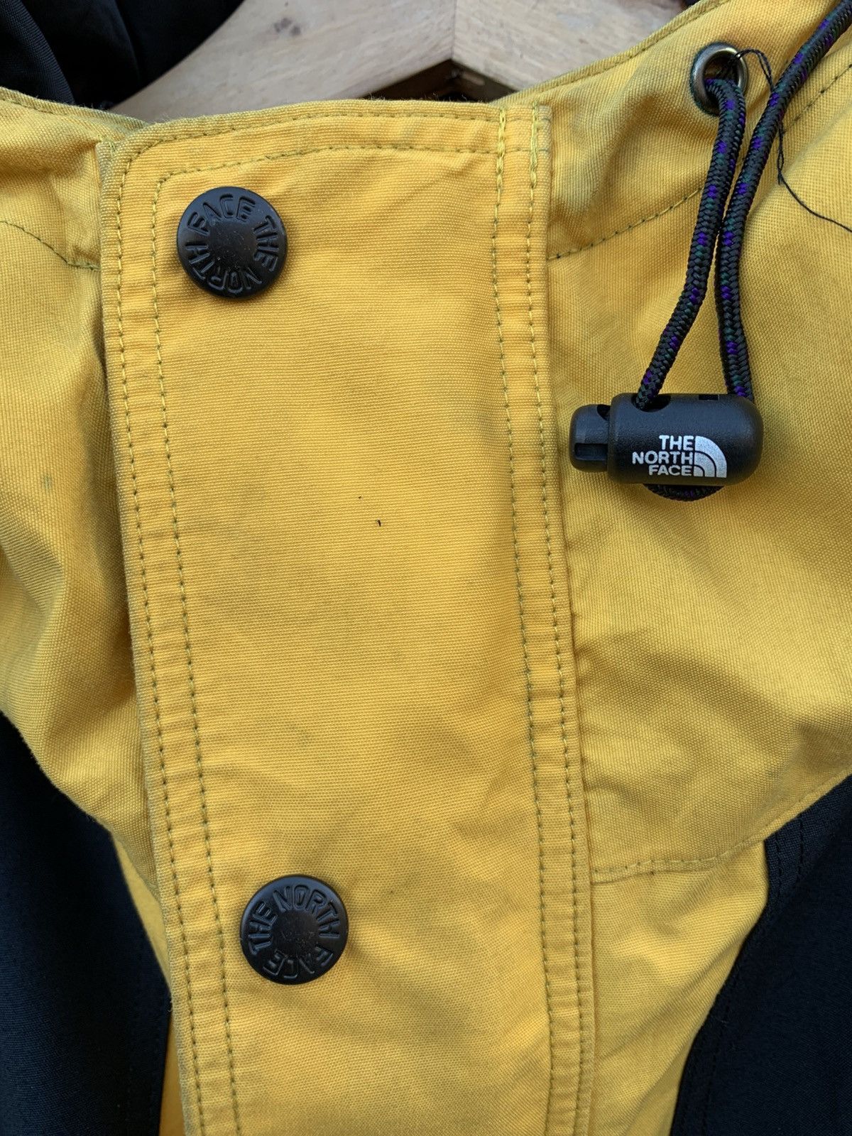 The North Face Vintage The North Face Gore-Tex Hoodie Jacket Size US L / EU 52-54 / 3 - 11 Thumbnail
