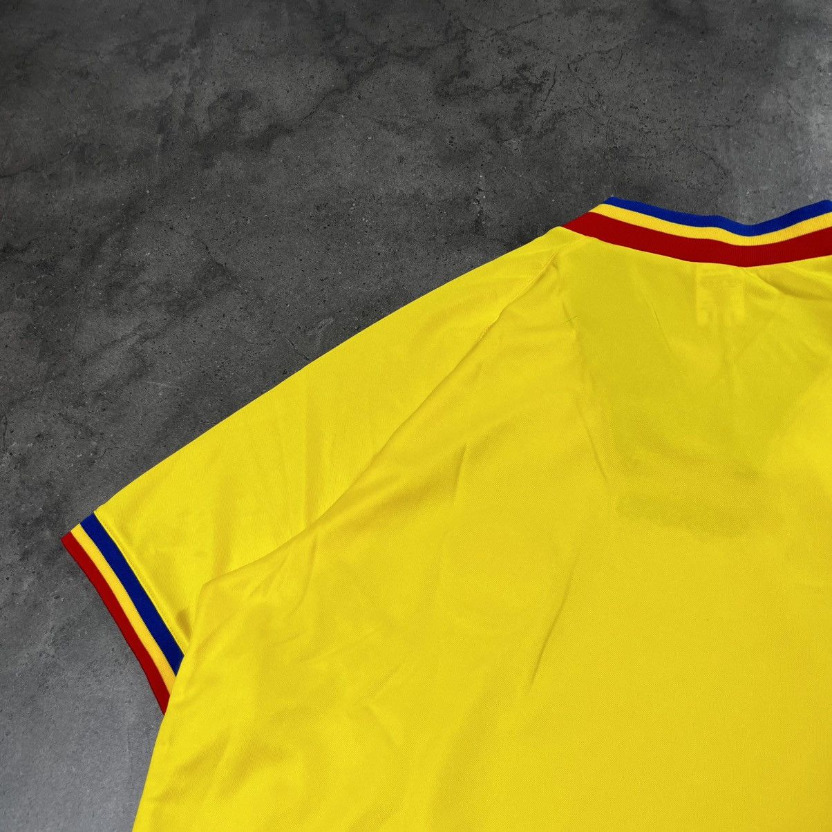 Adidas Vintage 90s Adidas Romania Retro Striped Blokecore Jersey Size US L / EU 52-54 / 3 - 10 Thumbnail