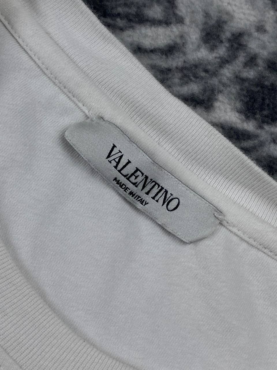 Valentino Valentino Garavani V Logo T-Shirt Big Logo Men Size S White Size US S / EU 44-46 / 1 - 7 Thumbnail