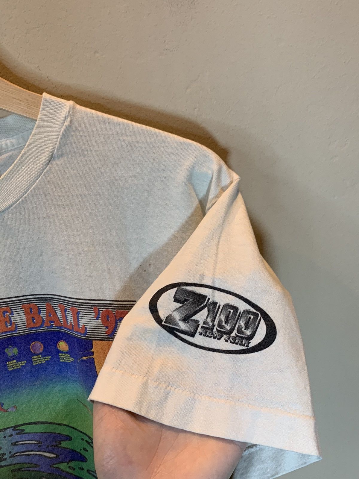 Band Tees × Vintage RARE* Vintage 1997 Jingle Ball Peter Max Concert Art T-Shirt Size US M / EU 48-50 / 2 - 4 Thumbnail