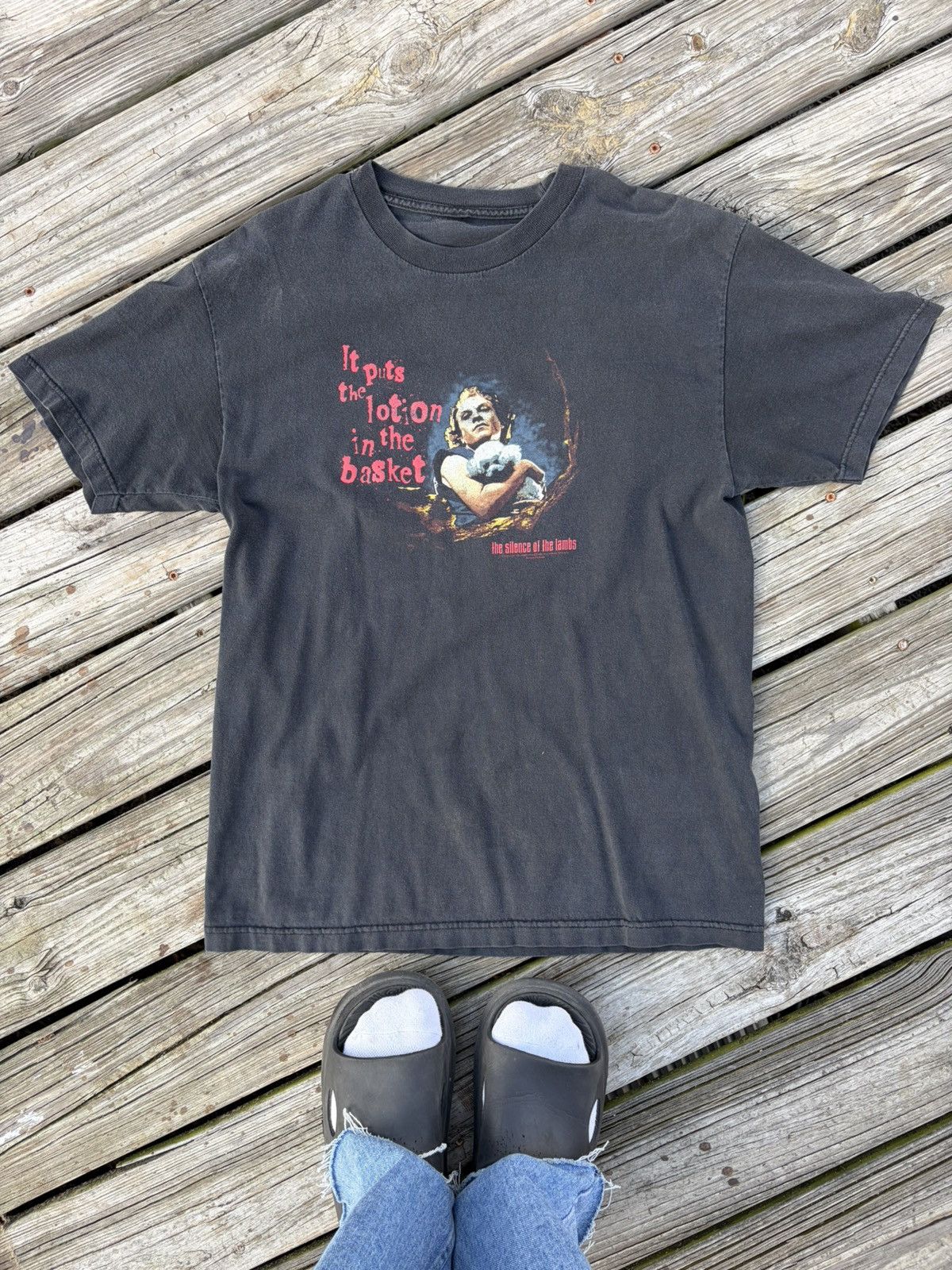 Vintage Silence of the Lambs “Buffalo Bill” graphic shirt Size US XL / EU 56 / 4 - 1 Thumbnail