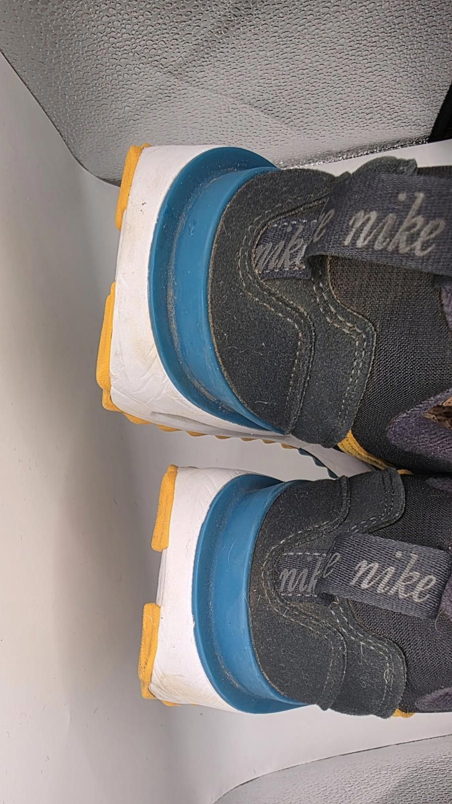 Nike NIKE AIR MAX MENS SIZE 10.5 UNIVERSITY GOLD, DARK SMOKE GRAY Size US 8.5 / EU 41-42 - 4 Thumbnail