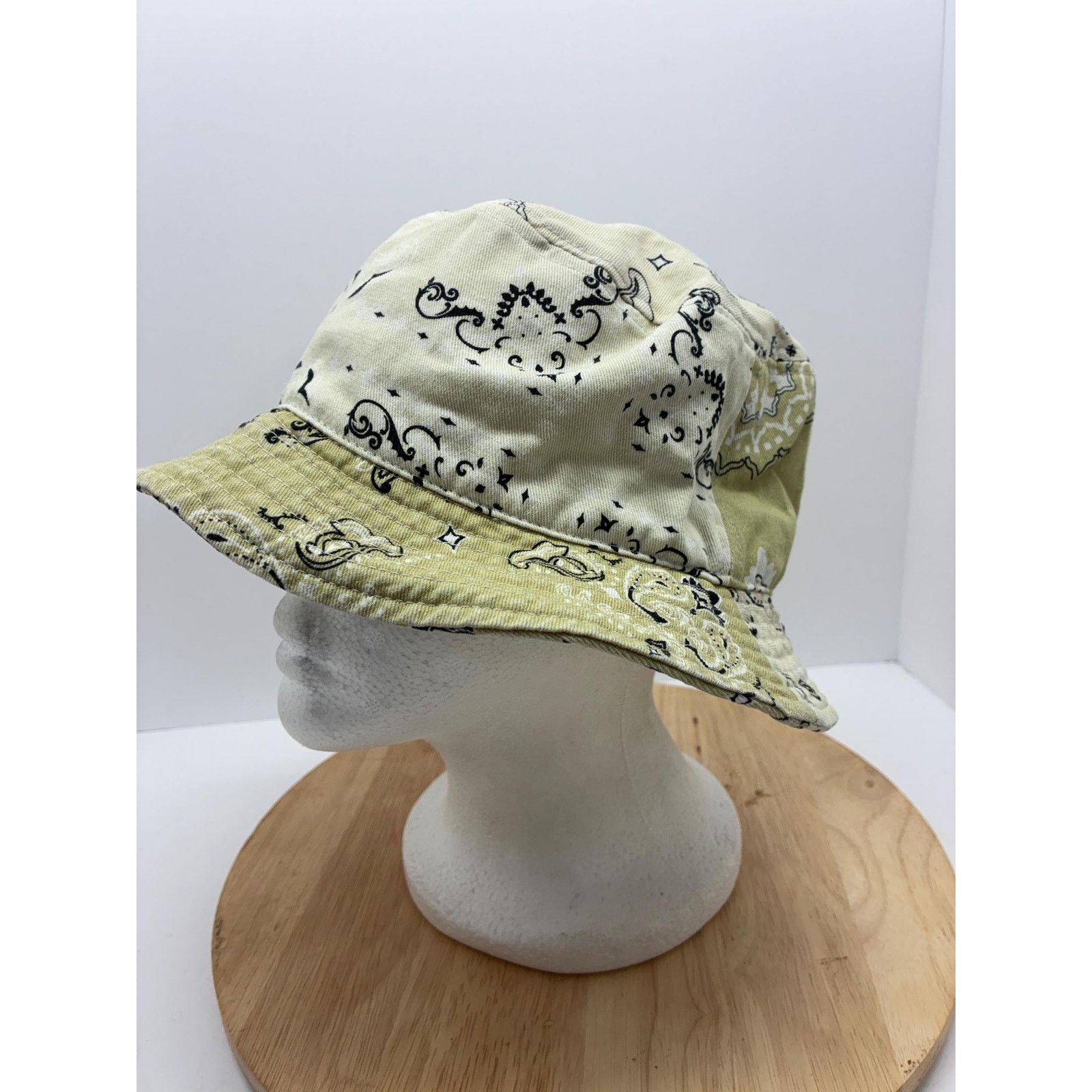 Urban Outfitters Urban Outfitters Bandana Bucket Hat | Y2K Cotton Sun Hat Size ONE SIZE - 2 Thumbnail