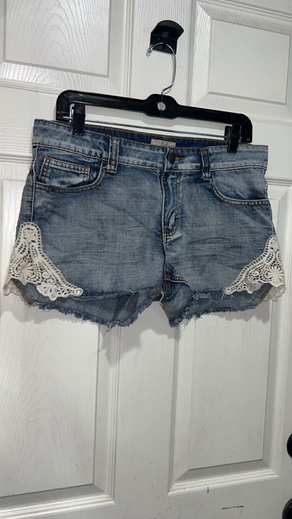 Other Denim shorts w lace accents s29 Size 29" - 2 Thumbnail