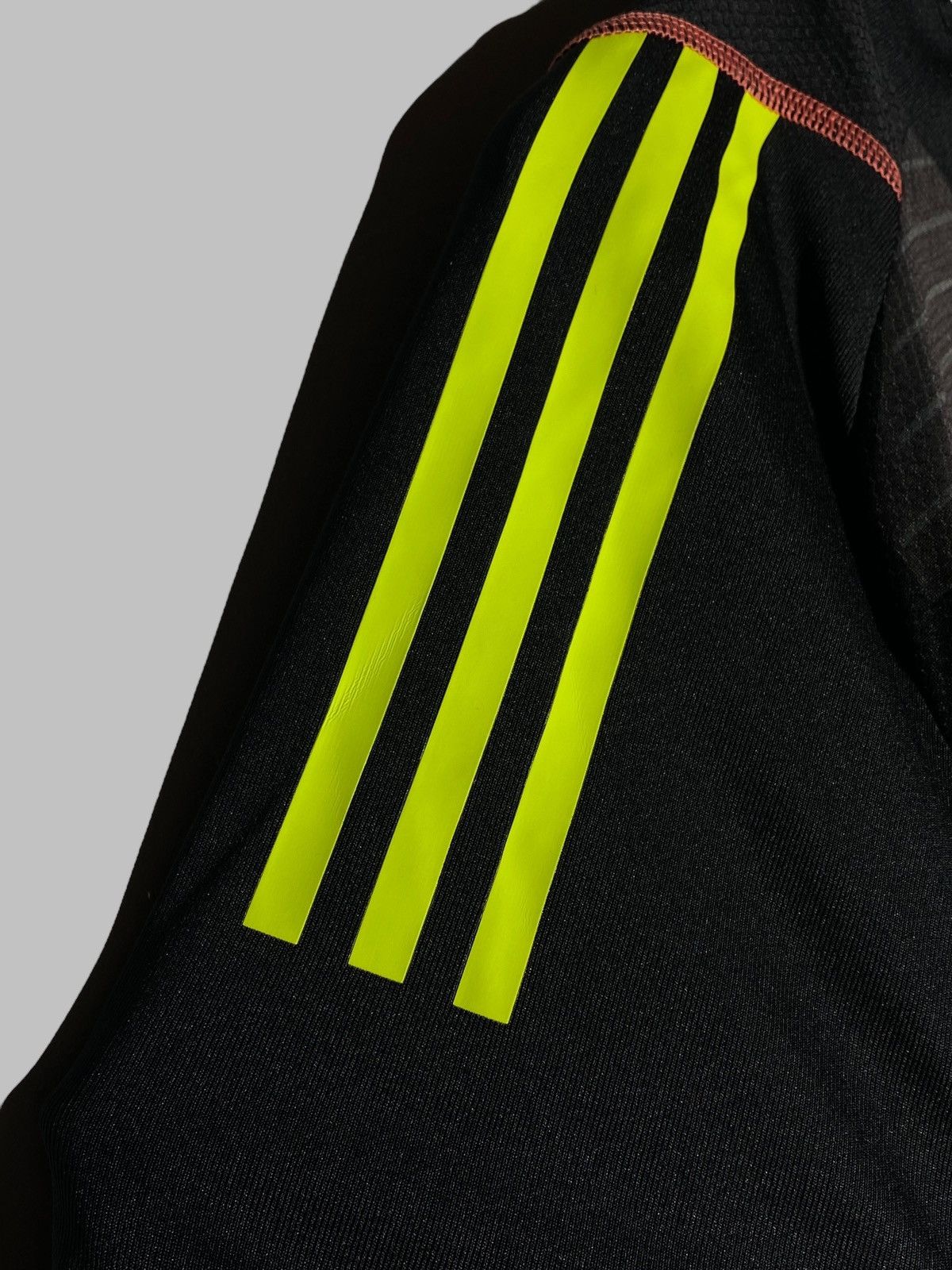 Adidas Adidas Benfica 2024 Goalkeeper Football Shirt Size US L / EU 52-54 / 3 - 7 Thumbnail