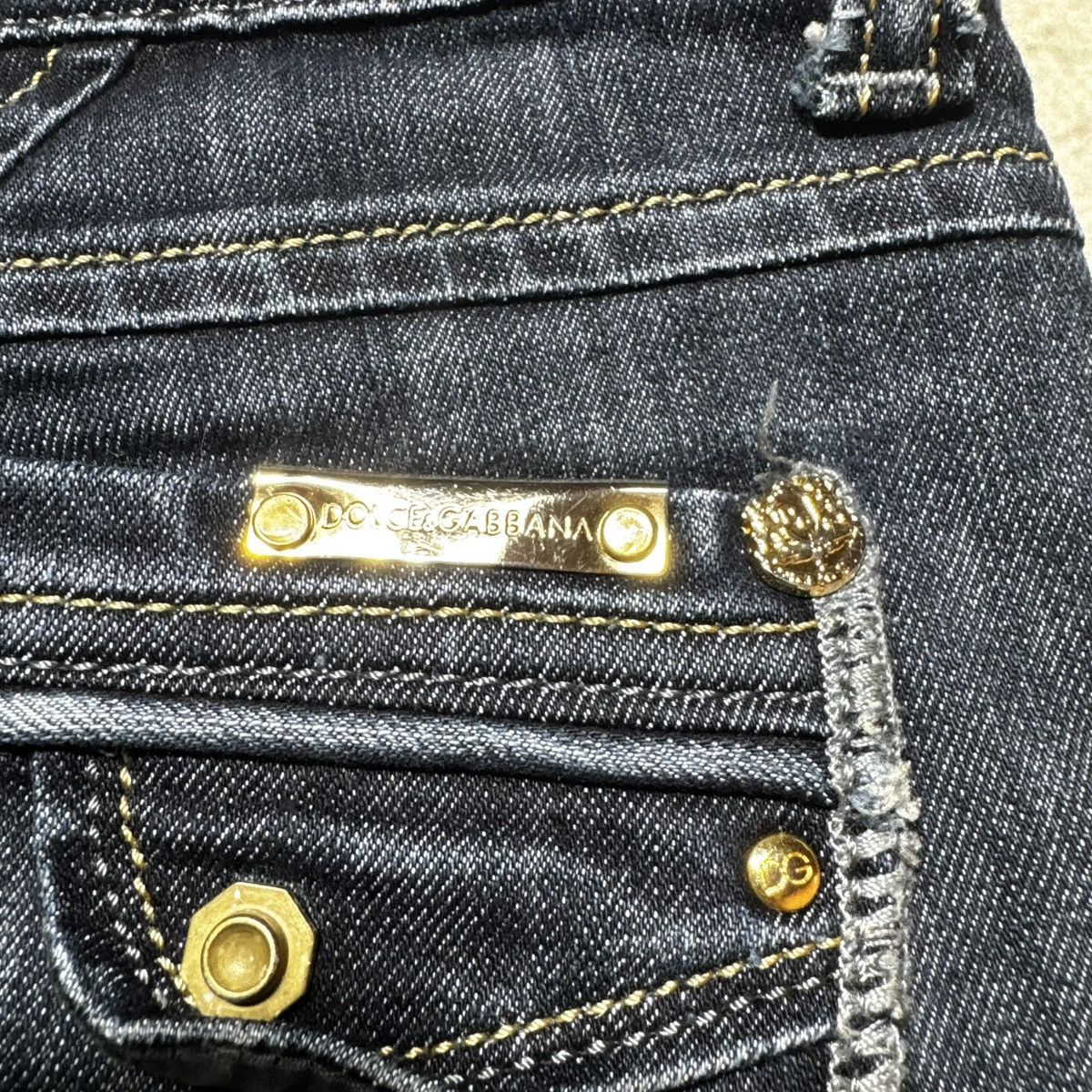 Dolce & Gabbana vintage dolce gabbana skinny jeans with metal logo luxury Size 28" / US 6 / IT 42 - 10 Thumbnail