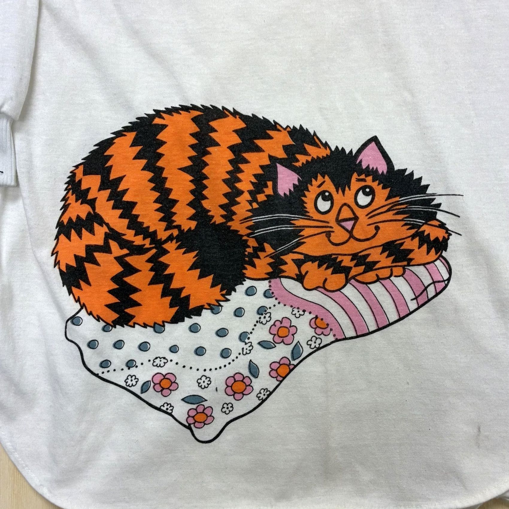 Vintage VINTAGE Sleepshirt Womens Medium White Chemise Cat Graphic Henley Long Sleeve Size M / US 6-8 / IT 42-44 - 2 Thumbnail