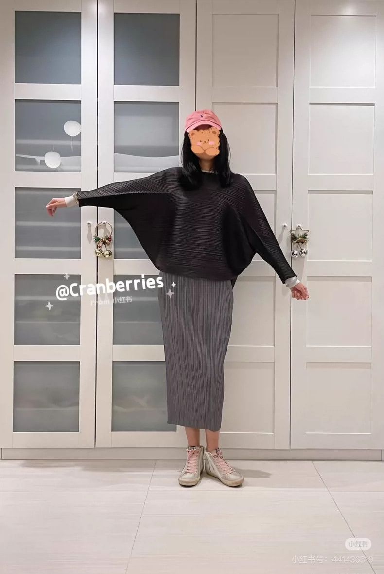 Issey Miyake Issey Miyake size:one size A dark grey pleated skirt Size 23" - 7 Thumbnail