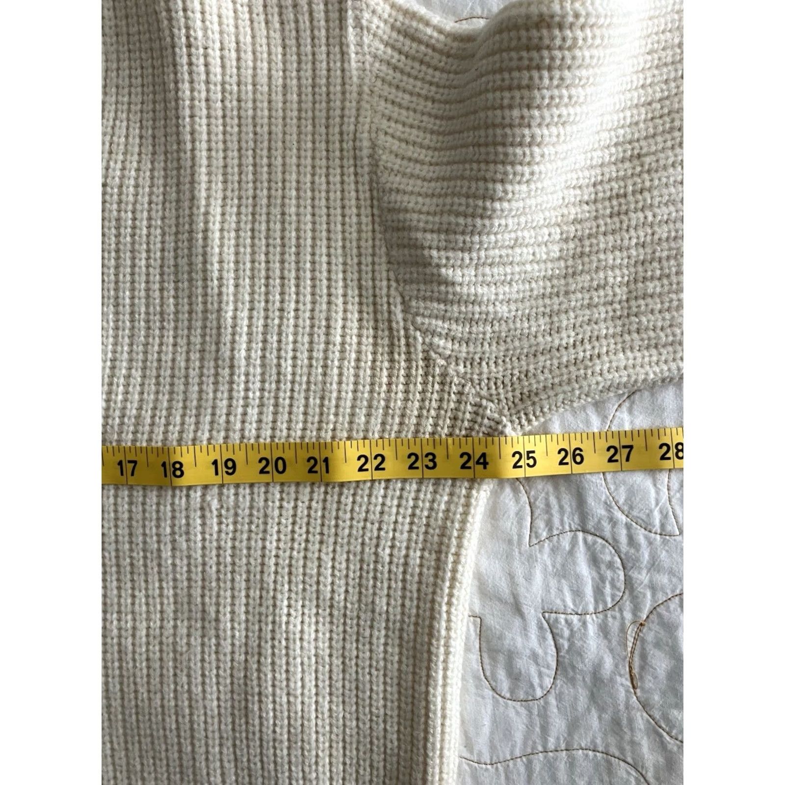Pendleton VINTAGE Pendleton Woolen Sweater L Men's Ivory Pullover Wool Snag Spot on Sleeve White/ Ivory Size US L / EU 52-54 / 3 - 5 Thumbnail