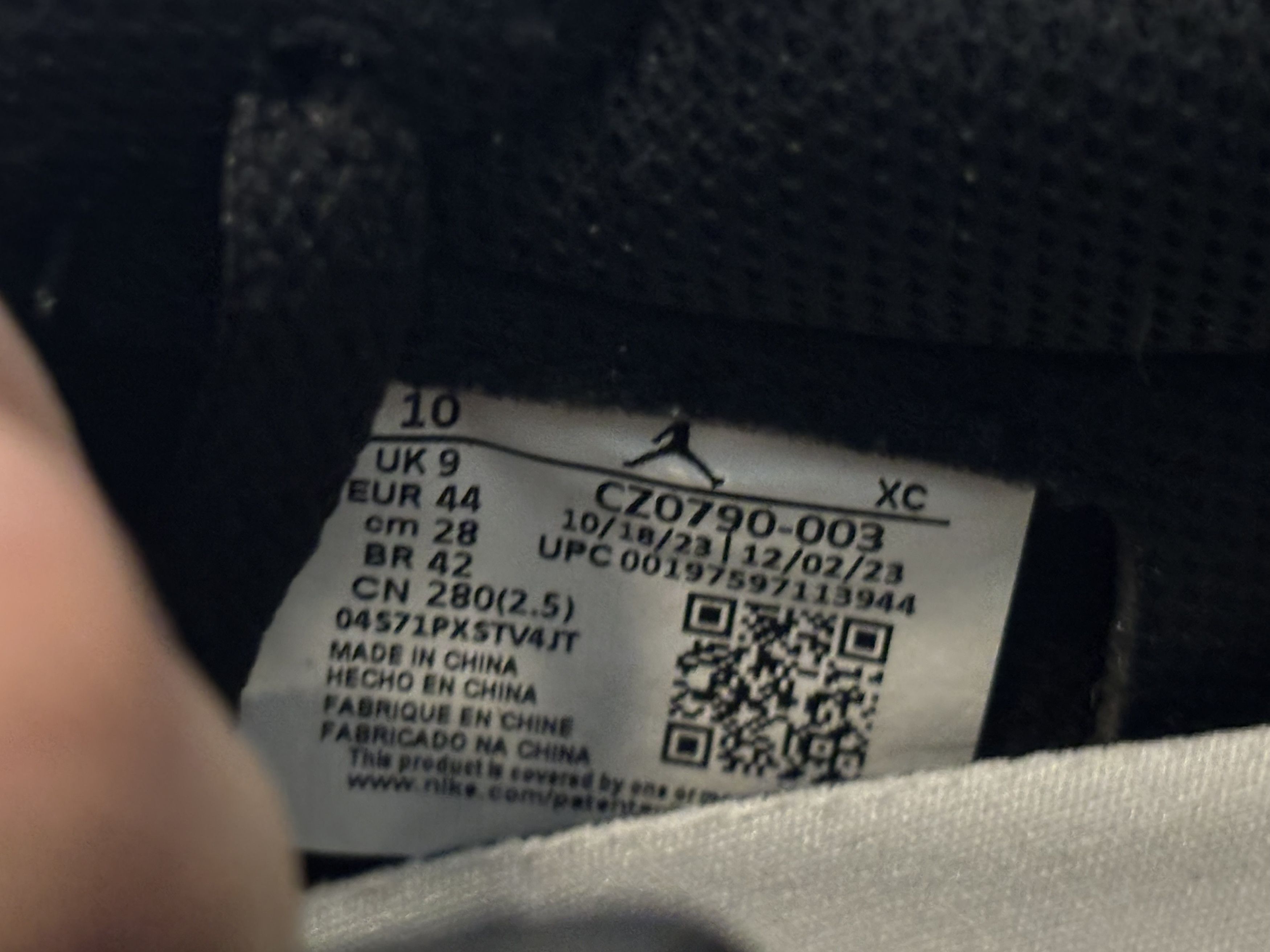 Nike Jordon 1 Retro Low OG Size US 10 / EU 43 - 4 Thumbnail