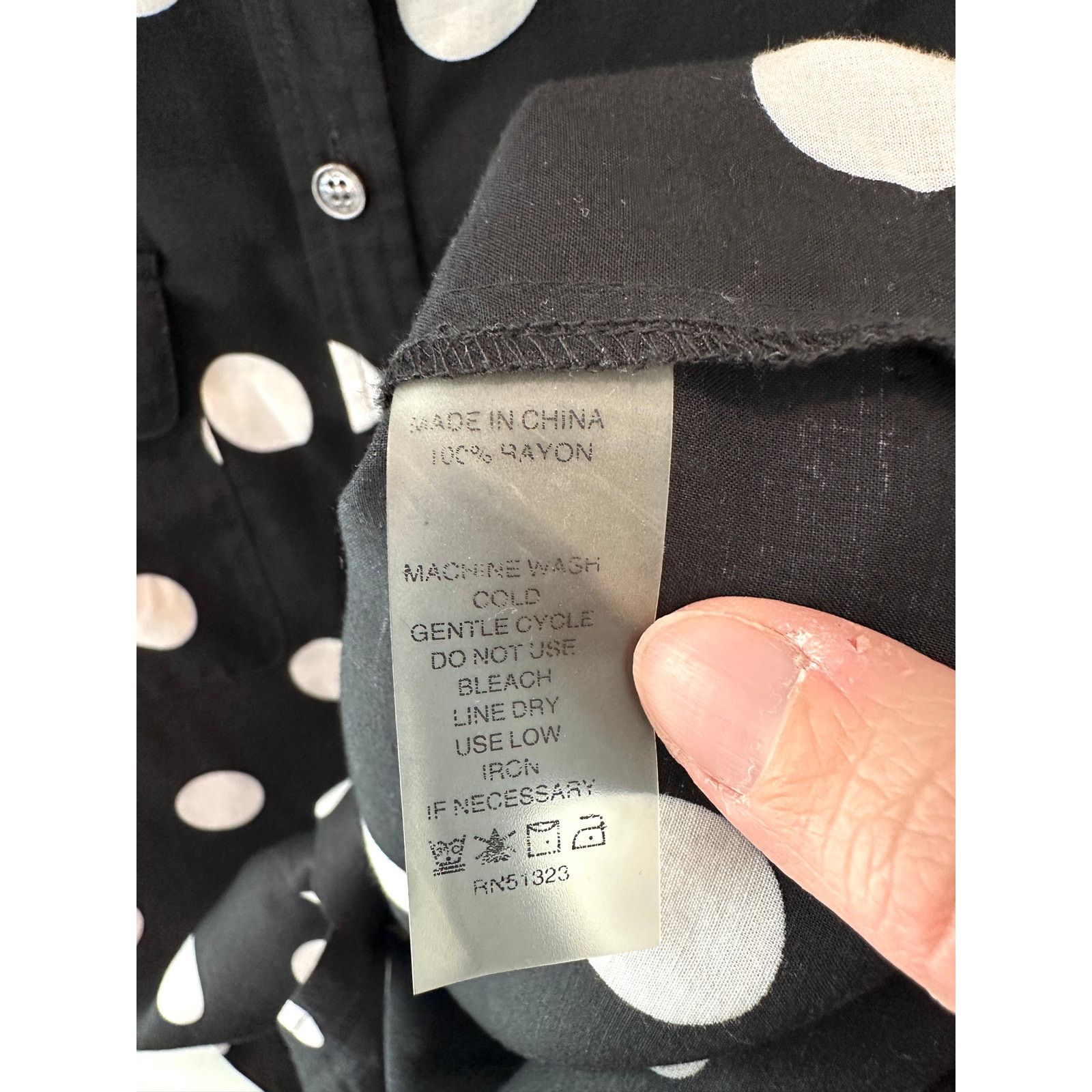Vince Camuto VINCE CAMUTO Black Polka Dot Button Front Long Sleeve Shirt Size M / US 6-8 / IT 42-44 - 6 Thumbnail