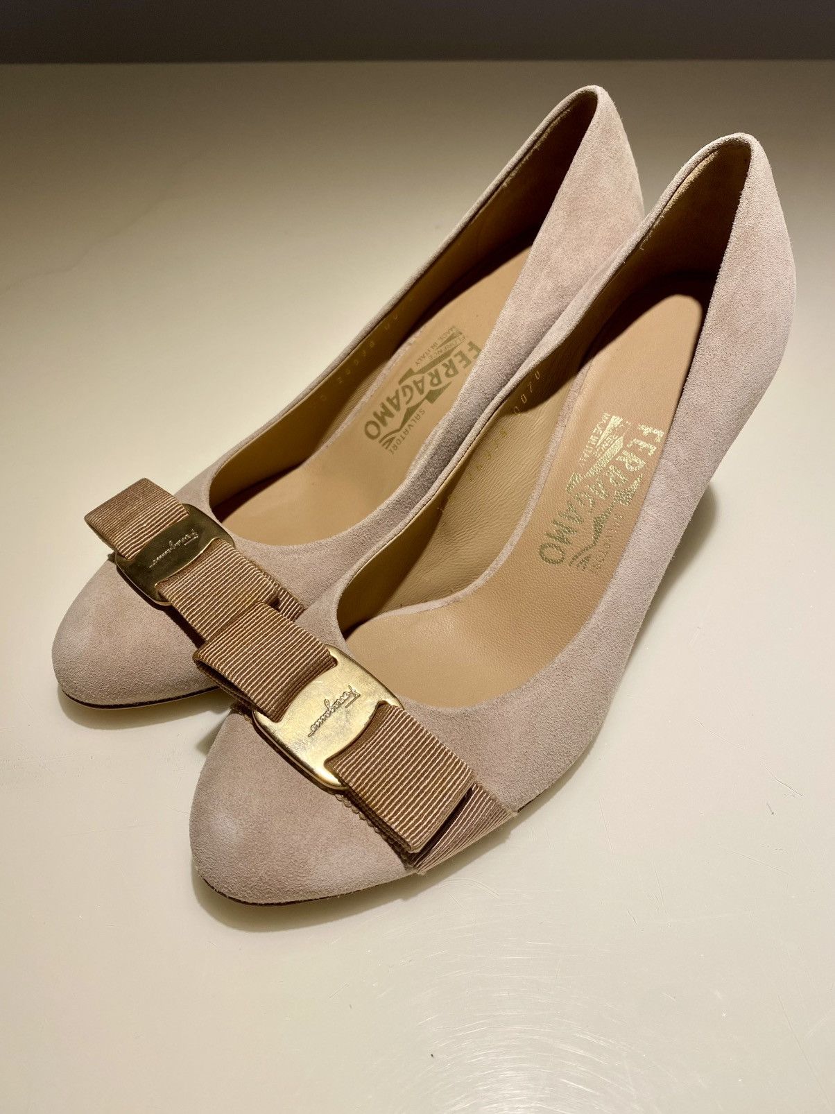Salvatore Ferragamo Salvatore Ferragamo Vara Bow Peep Toe Hells Size5.5 Size US 5.5 / IT 35.5 - 1 Thumbnail