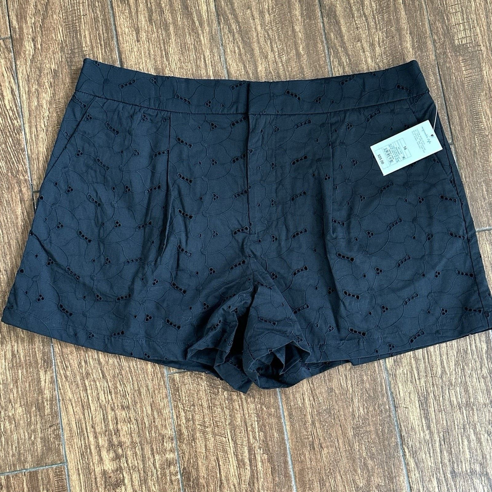 Other A New Day Women's High-Rise Pleated Eyelet Cotton Short 16 Size 38" / US 16 / IT 52 - 1 Thumbnail