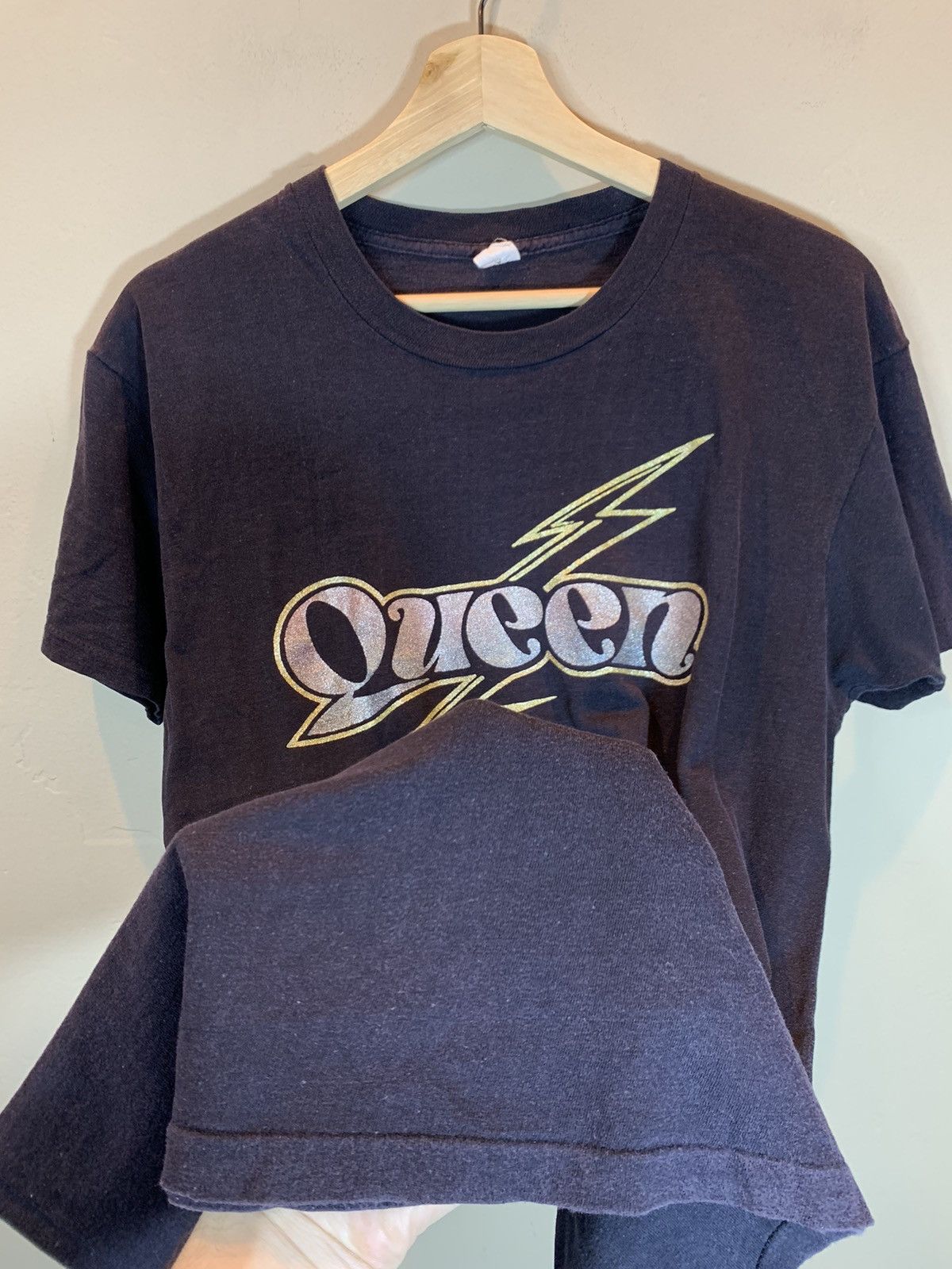 Band Tees × Vintage *RARE* Vintage 70’s Queen Tour Band Art Single Stitch Shirt Size US XL / EU 56 / 4 - 4 Thumbnail