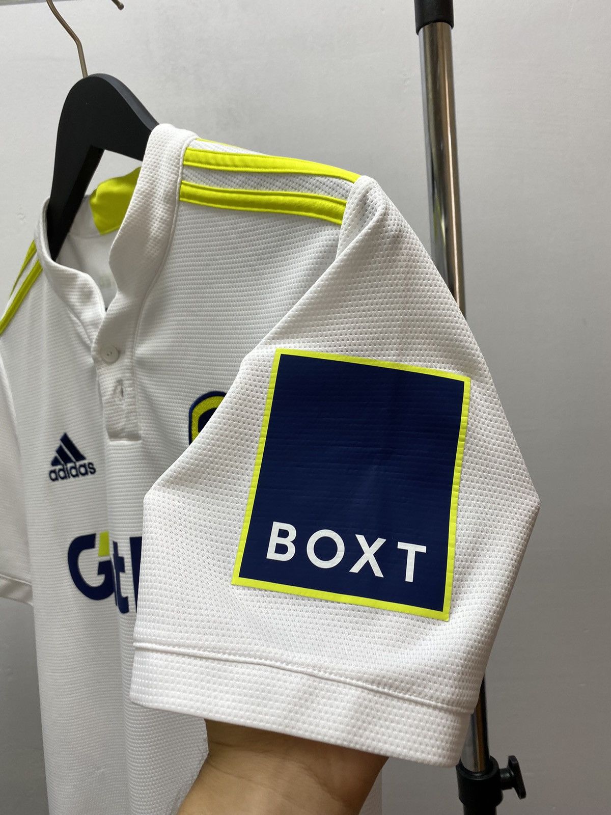 Adidas LEEDS UNITED 2021 2022 #16 FOOTBALL JERSEY AND SHORTS Size US M / EU 48-50 / 2 - 10 Thumbnail