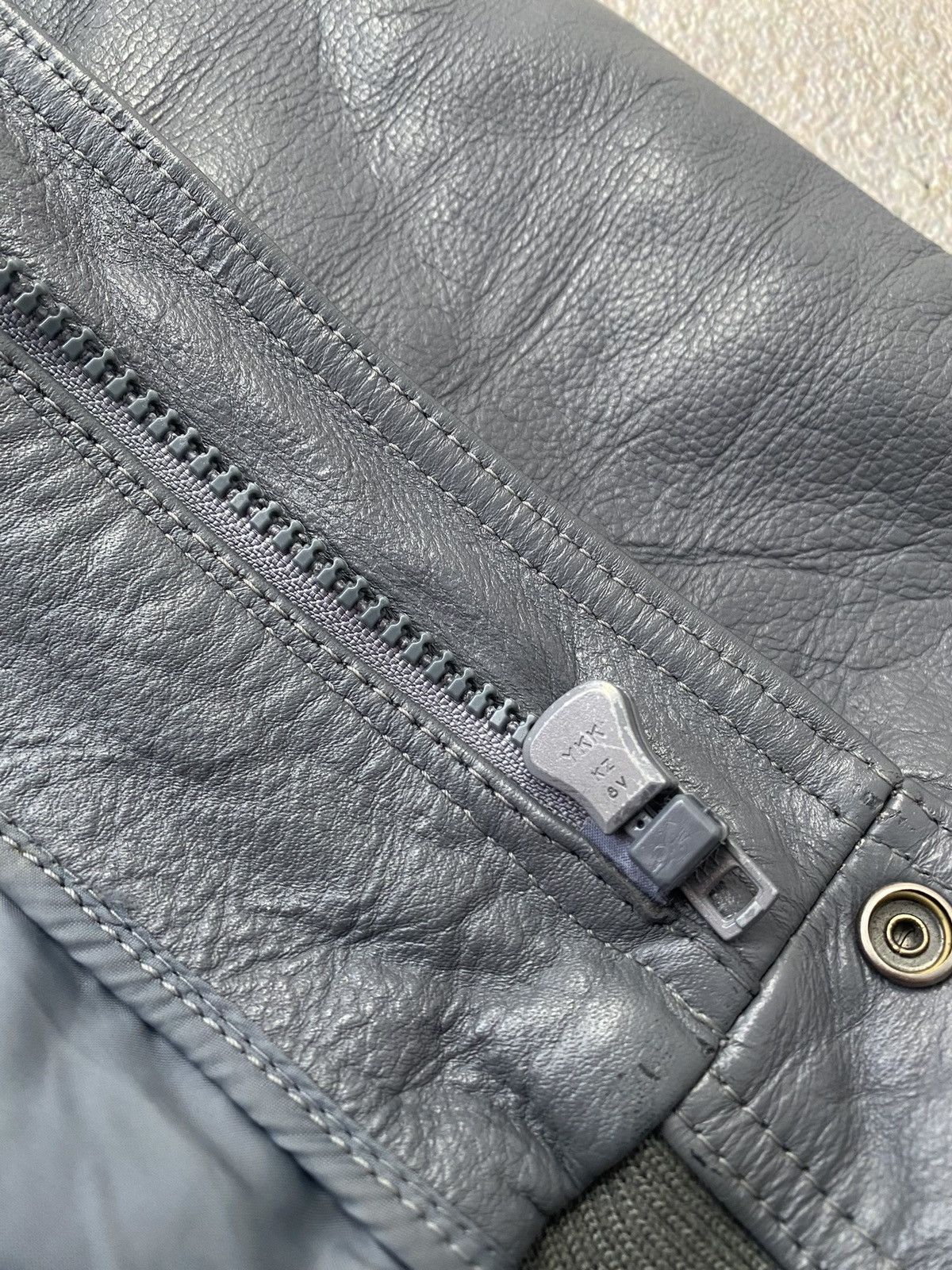Vintage Vintage leather bomber jacket 90s boxy fit Size US L / EU 52-54 / 3 - 7 Thumbnail