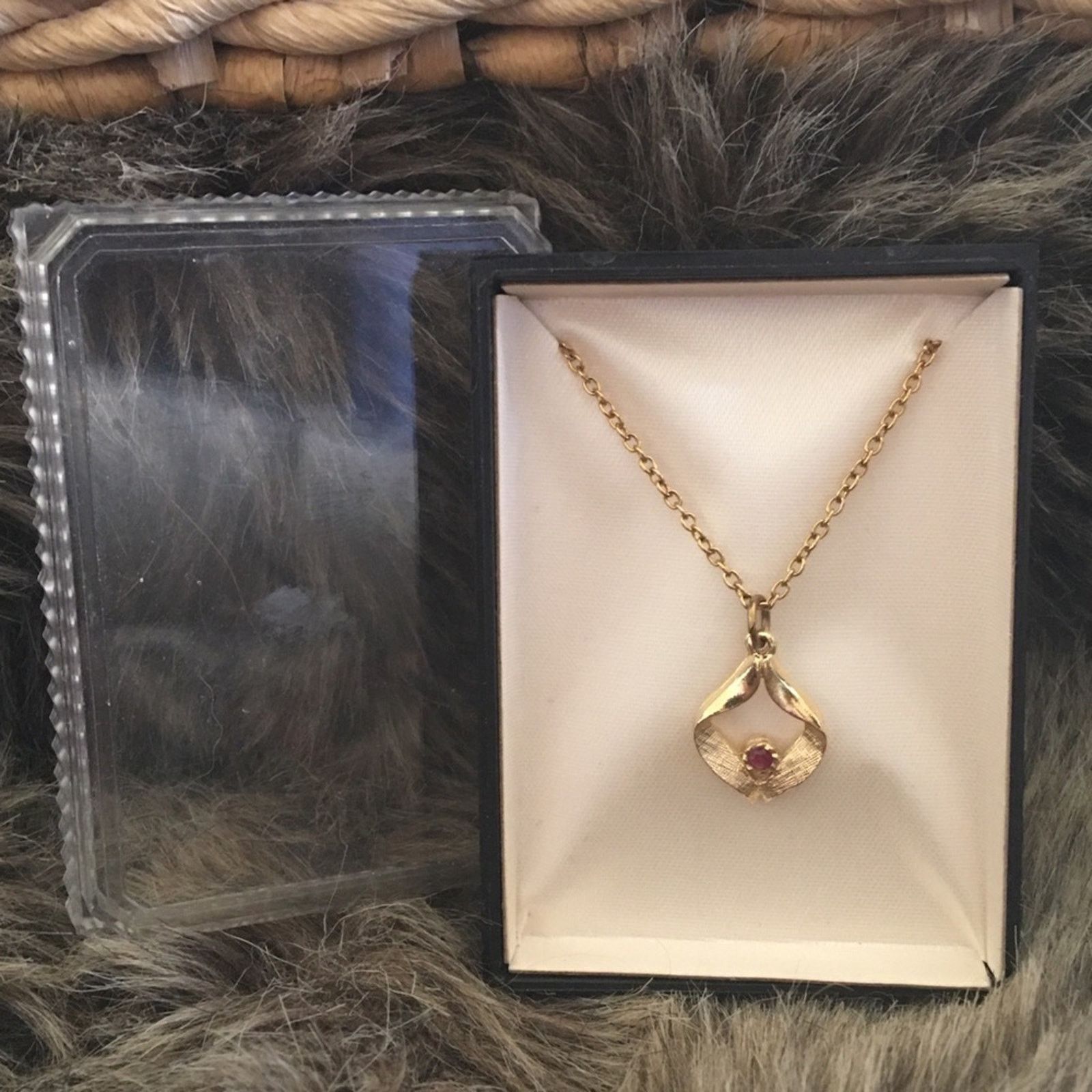 Vintage Vintage 70s new old stock faux ruby gold necklace Size ONE SIZE - 1 Thumbnail