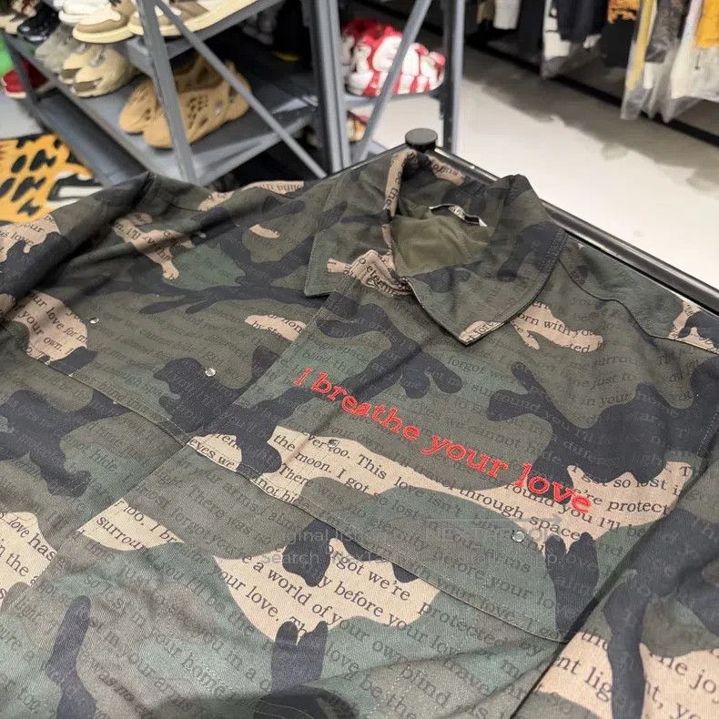Valentino Valentino Men's military green camouflage embroidered padd Size US L / EU 52-54 / 3 - 3 Thumbnail