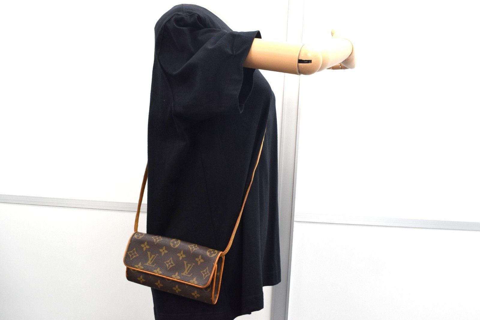 Louis Vuitton Louis Vuitton Pochette Twin PM CrossbodyBag Monogram M51854 Size ONE SIZE - 2 Thumbnail