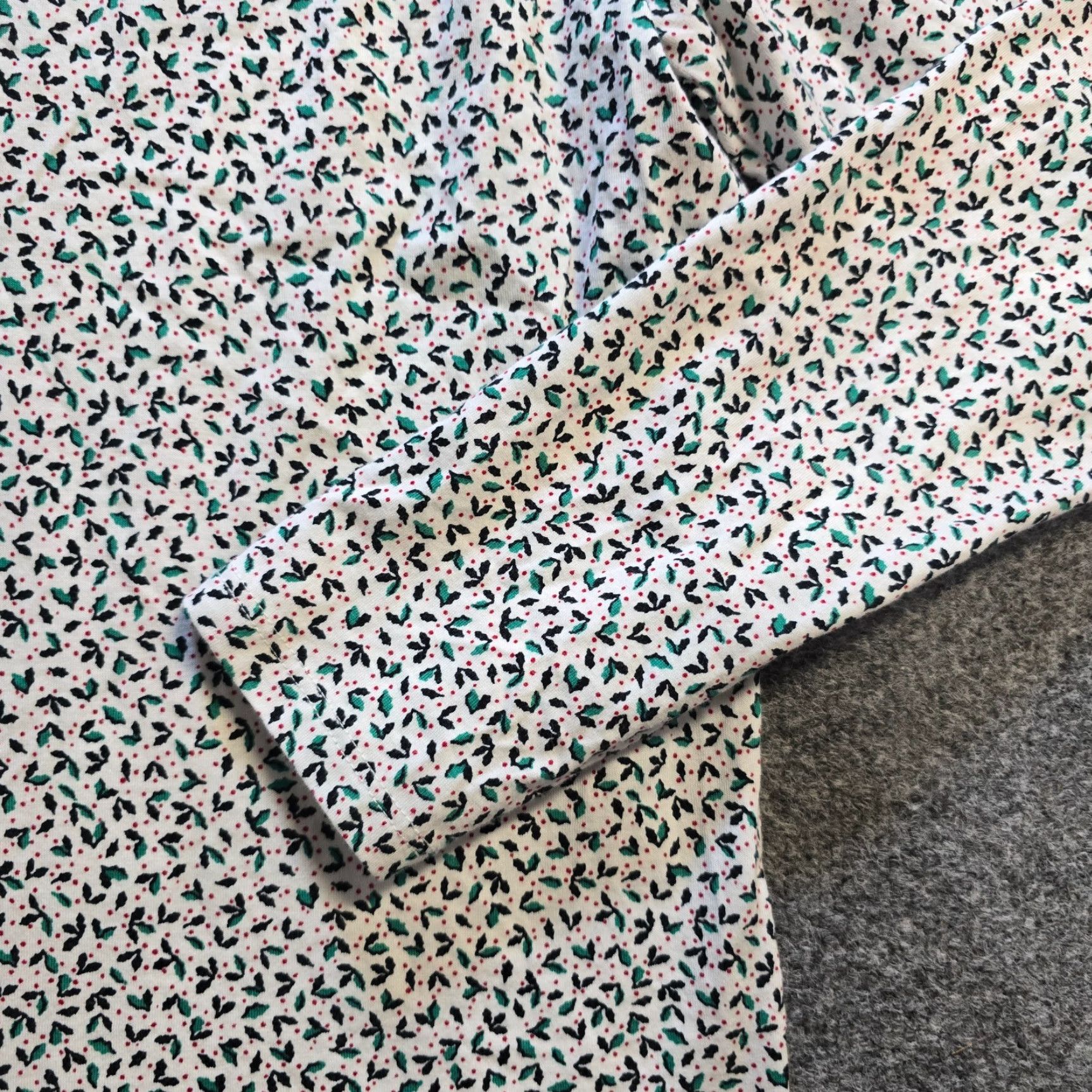 Lands' End Lands' End Top Women XL White Green Holly Mistletoe Christmas Holiday Long Sleeve Blouse Shirt Womens Regular Knit Cotton 100% Vintage: No Size XL / US 12-14 / IT 48-50 - 4 Thumbnail