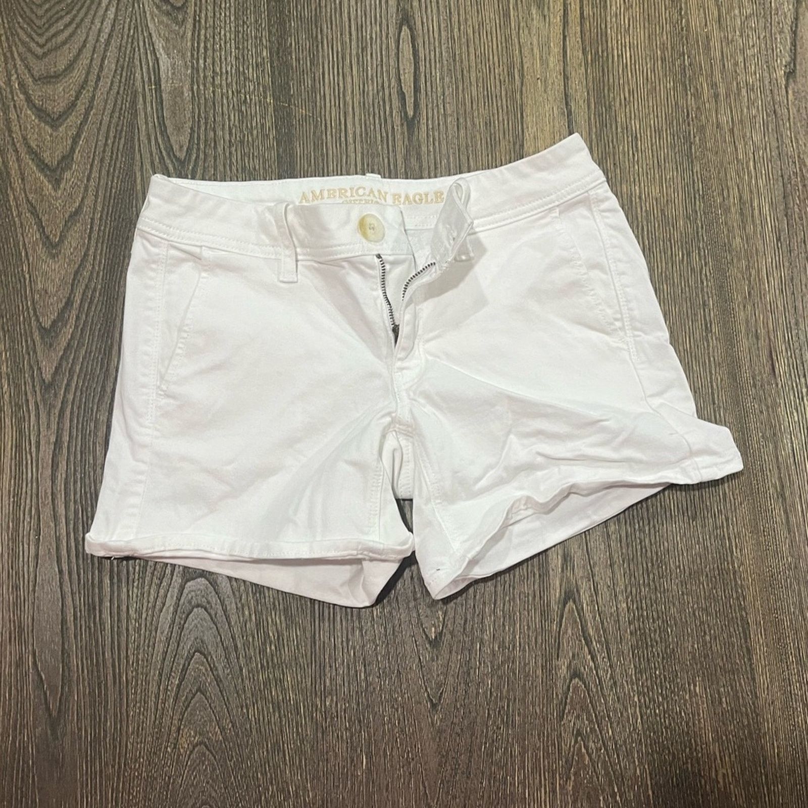 American Eagle Outfitters American Eagle Outfitters Midi Shorts Mid-Rise White Size 4 Size 27" / US 4 / IT 40 - 1 Thumbnail