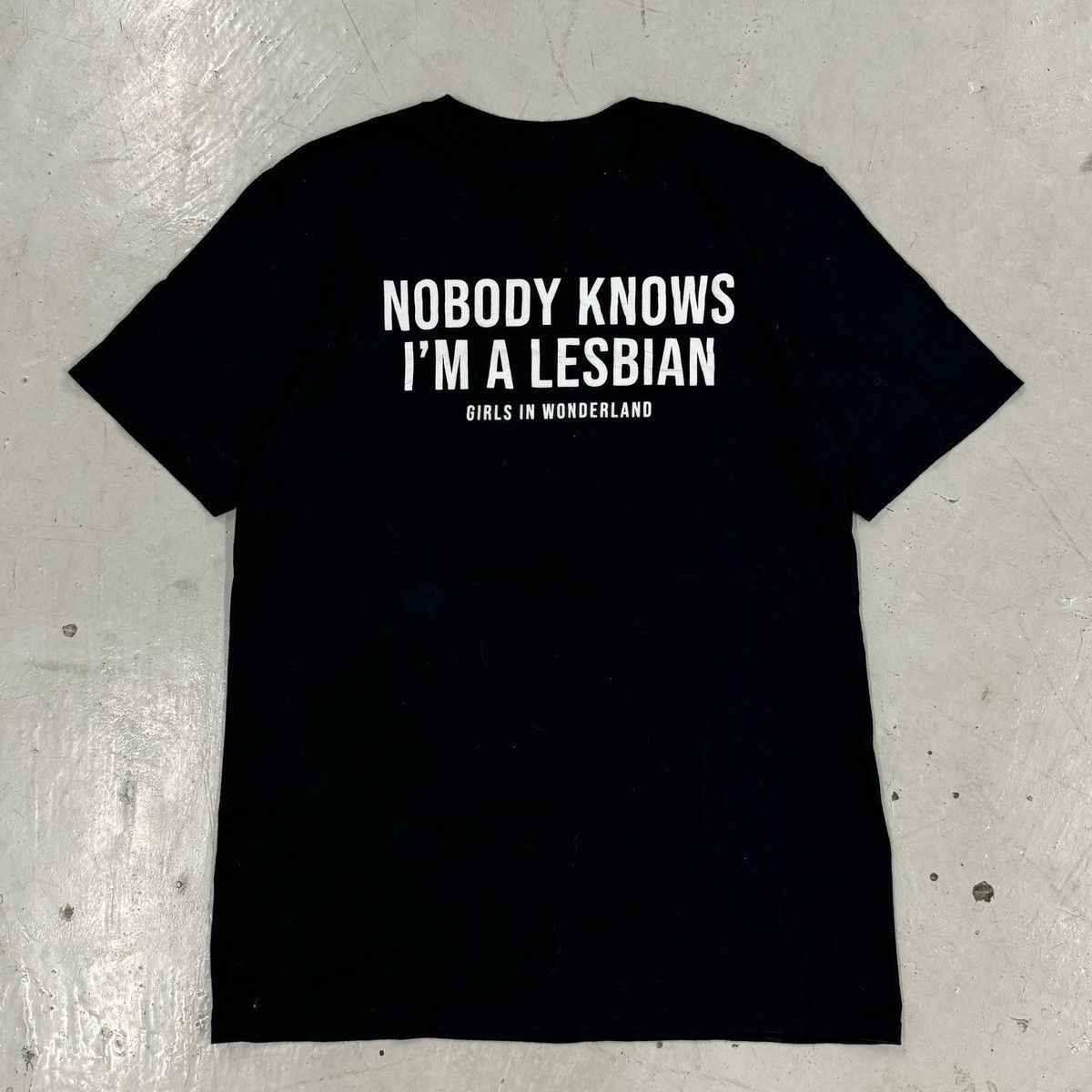 Vintage nobody knows im a lesbian statement tee Size US M / EU 48-50 / 2 - 3 Thumbnail