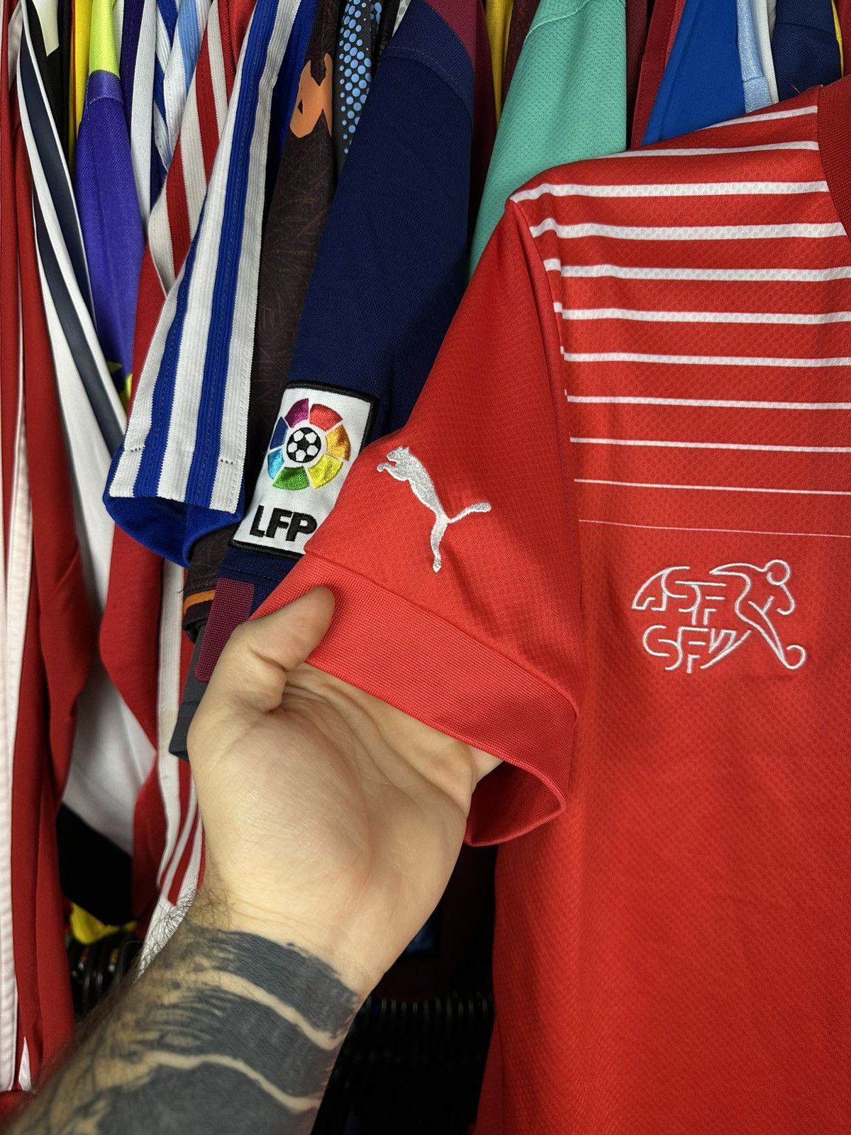 Puma PUMA SWITZERLAND 2022/23 SWISS SOCCER FOOTBALL SHIRT JERSEY Size US M / EU 48-50 / 2 - 3 Thumbnail