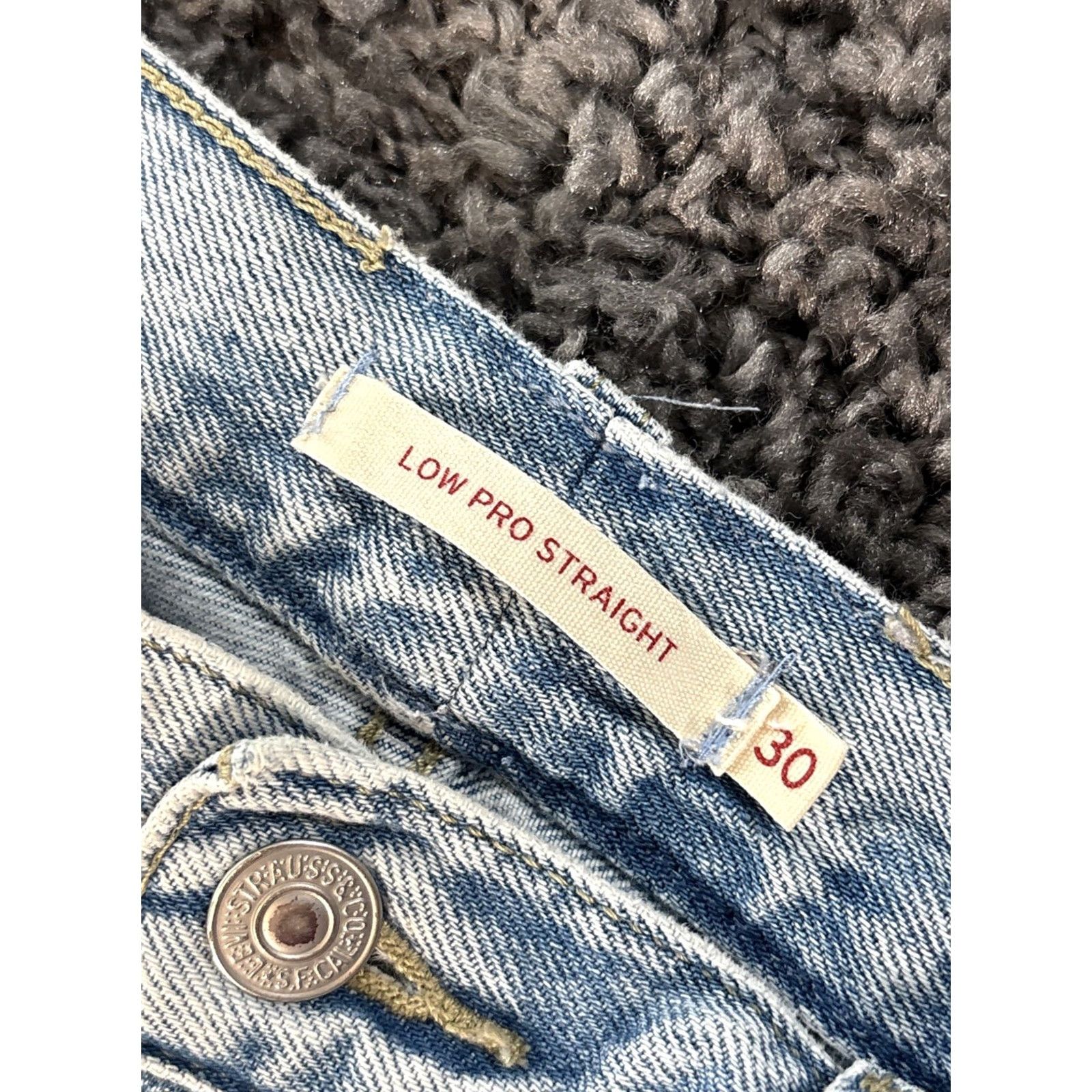 Levi's Levi's Jeans Womens Blue Low Pro Straight Distressed Light Wash Baggy 30 Regular Inseam 30 Denim 100% Cotton Shirt? Size 30" / US 8 / IT 44 - 5 Thumbnail