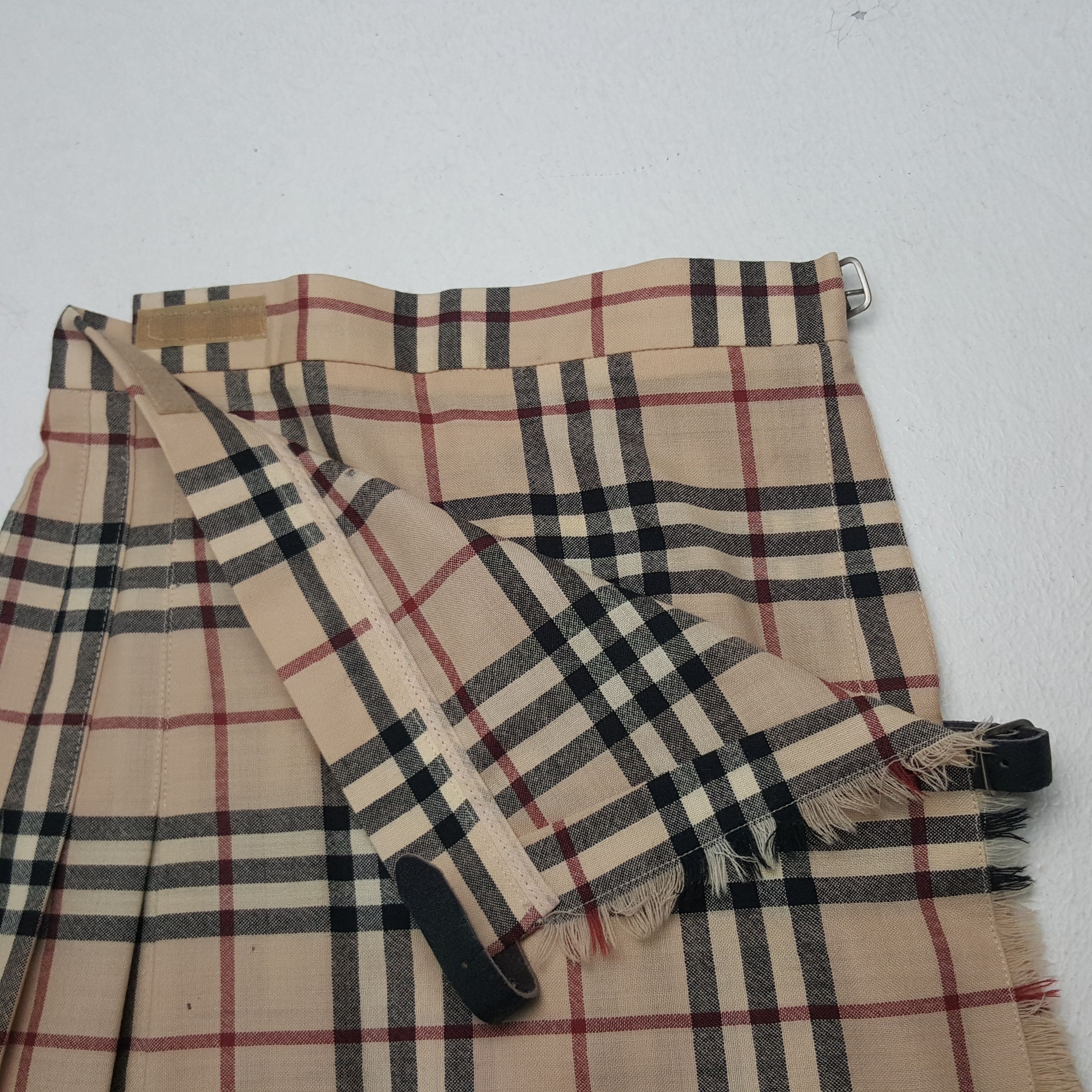 Burberry × Vintage Vintage Burberry London Nova Check Skirt Size 27" / US 4 / IT 40 - 5 Thumbnail