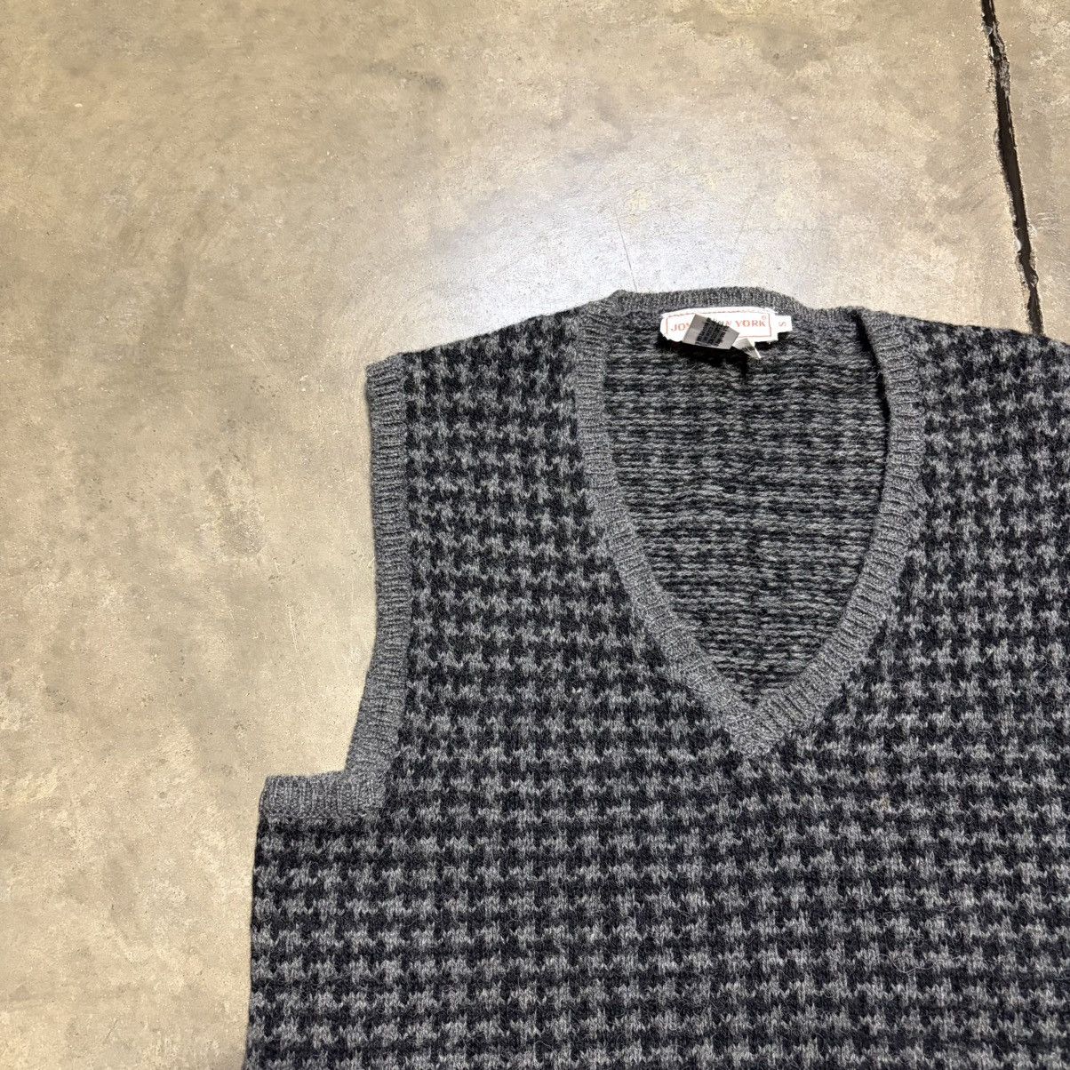 Jones New York Vintage Jones New York Wool Sweater Vest Houndstooth 90s USA Size US S / EU 44-46 / 1 - 3 Thumbnail
