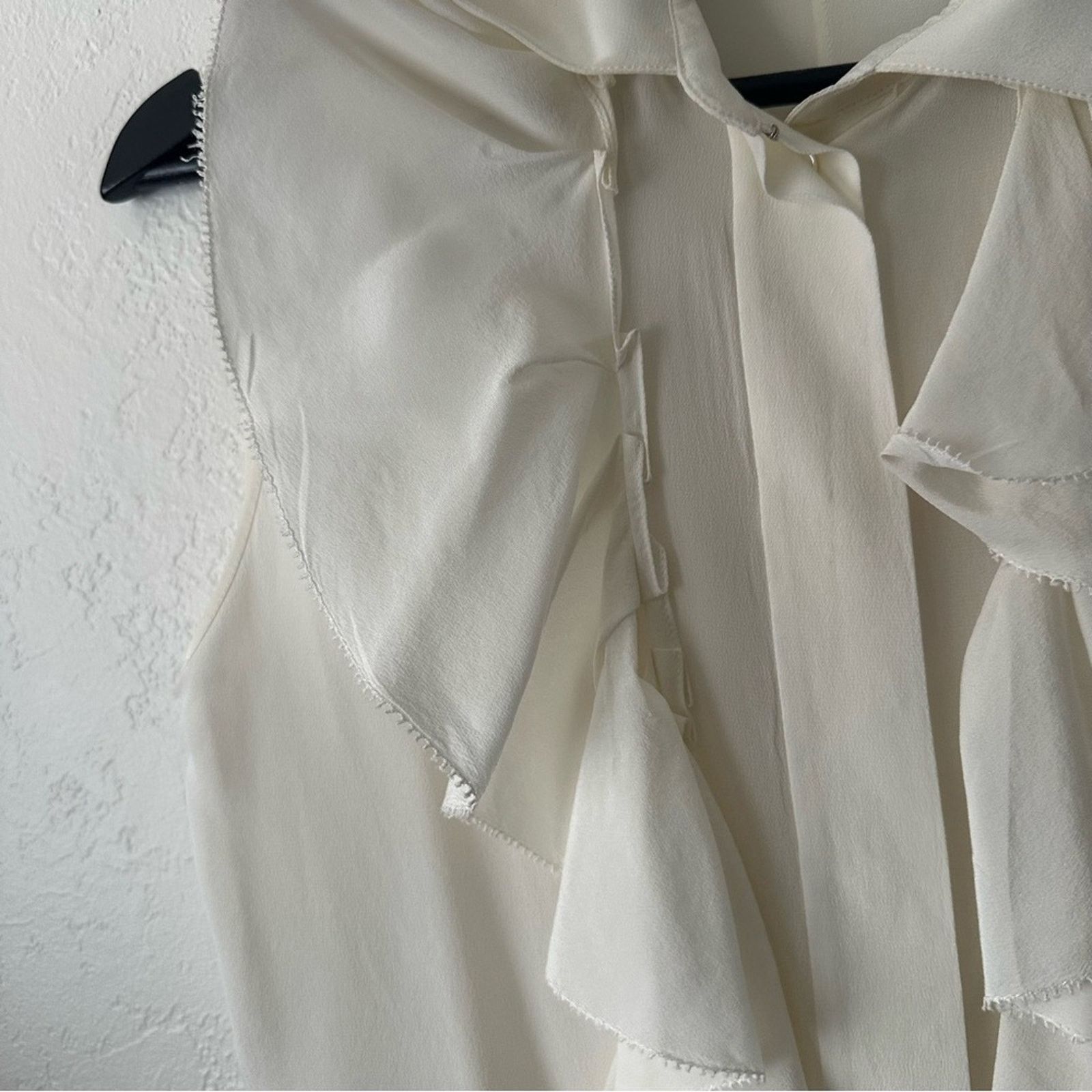 Chloe '15 Romantic Ruffle Silk Blouse in Milk FR 36 Sleeveless Size XS / US 0-2 / IT 36-38 - 15 Thumbnail