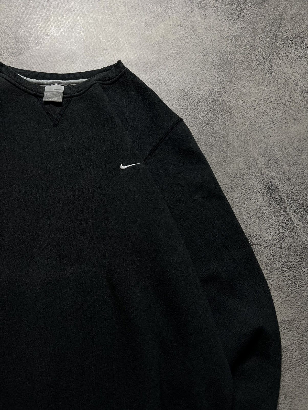 Vintage Vintage Y2k Nike 🖤 Faded Mini Swoosh Sweatshirt 00’s Size US L / EU 52-54 / 3 - 2 Thumbnail